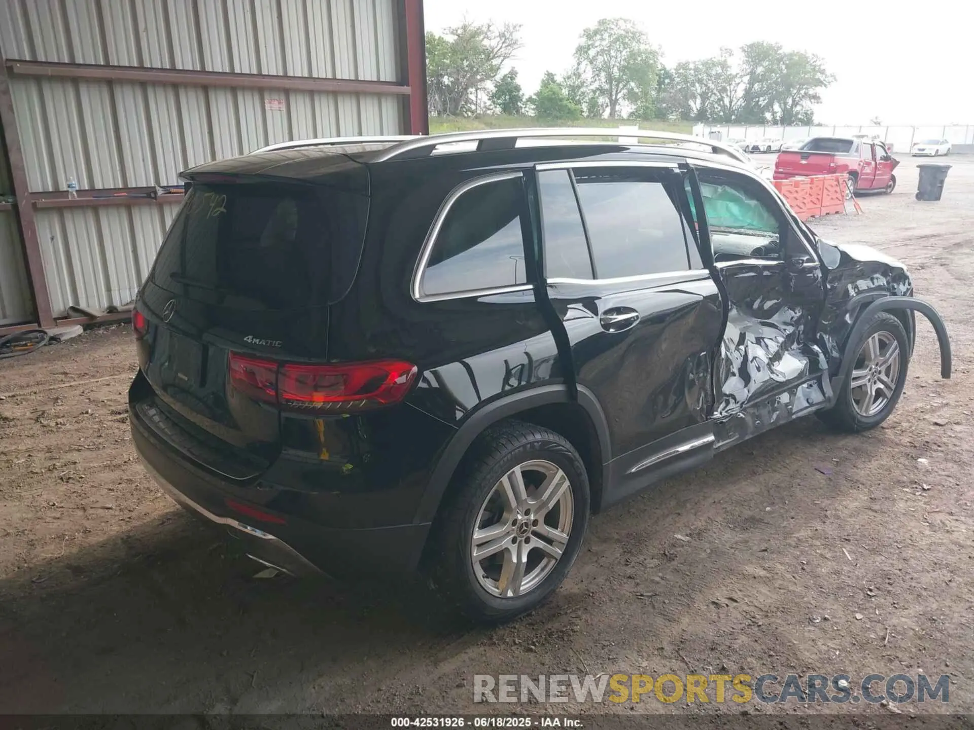 4 Photograph of a damaged car W1N4M4HB6MW127995 MERCEDES-BENZ GLB 2021