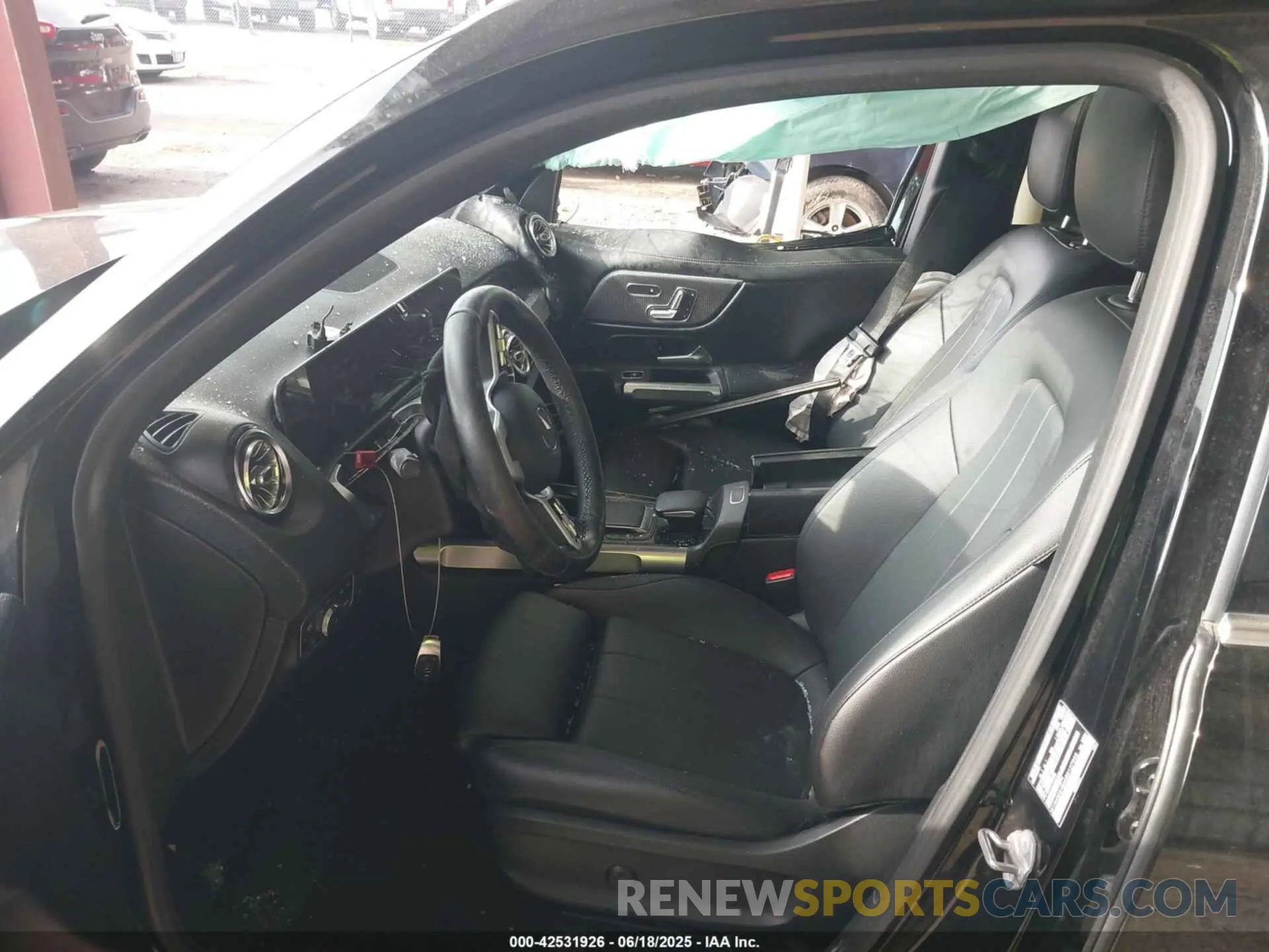 5 Photograph of a damaged car W1N4M4HB6MW127995 MERCEDES-BENZ GLB 2021