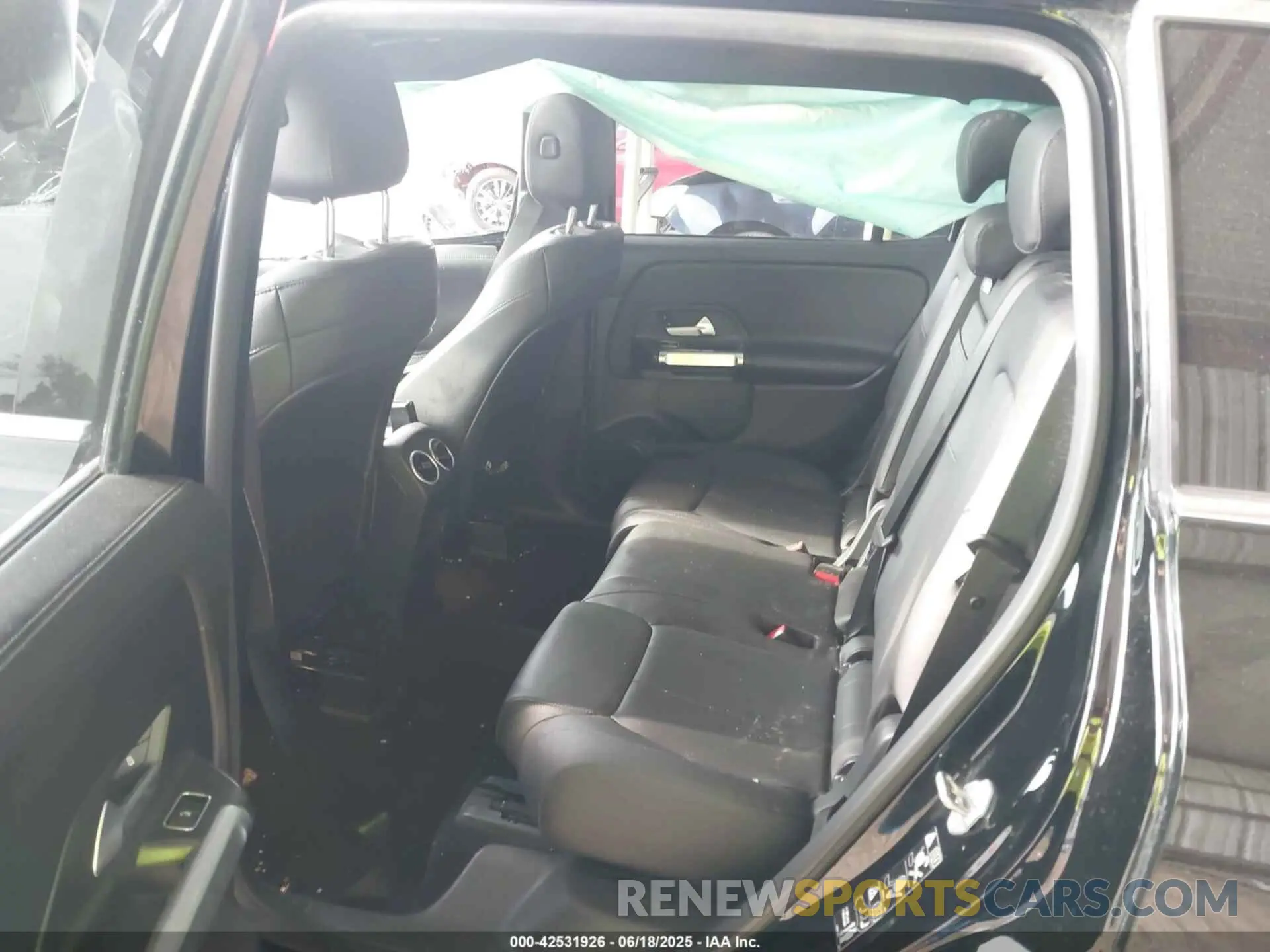 8 Photograph of a damaged car W1N4M4HB6MW127995 MERCEDES-BENZ GLB 2021