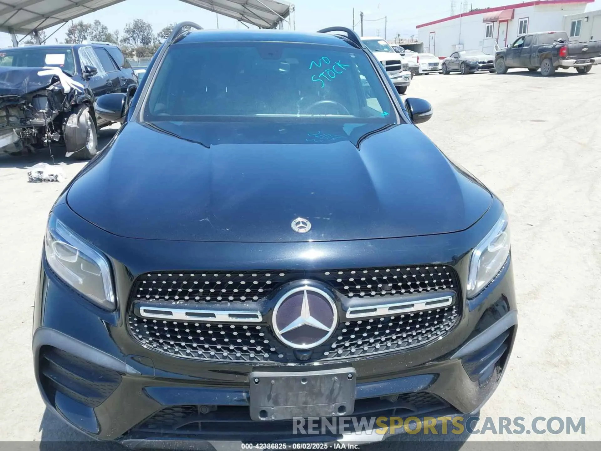 12 Photograph of a damaged car W1N4M4GB6NW183020 MERCEDES-BENZ GLB 2022