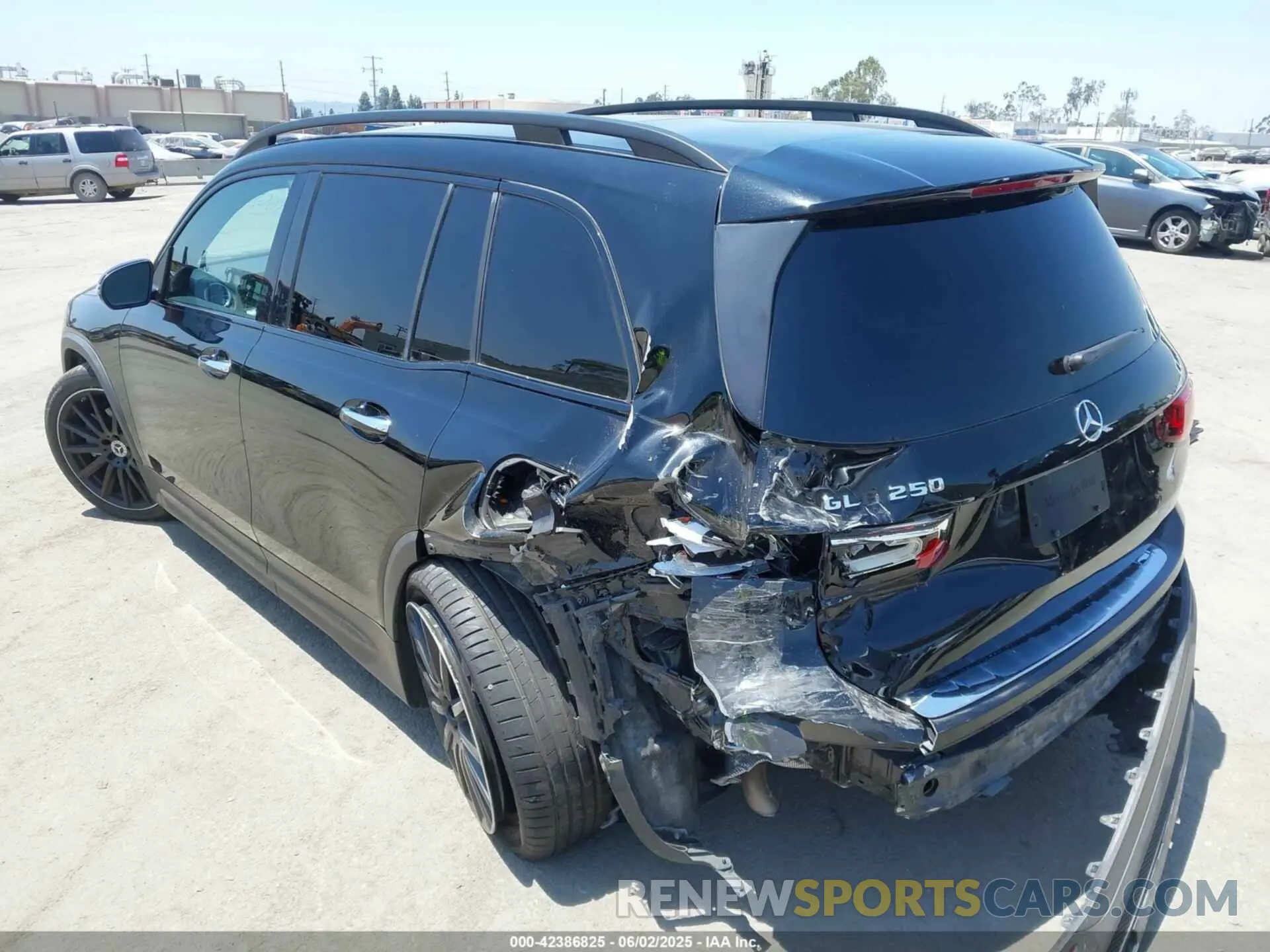 3 Photograph of a damaged car W1N4M4GB6NW183020 MERCEDES-BENZ GLB 2022