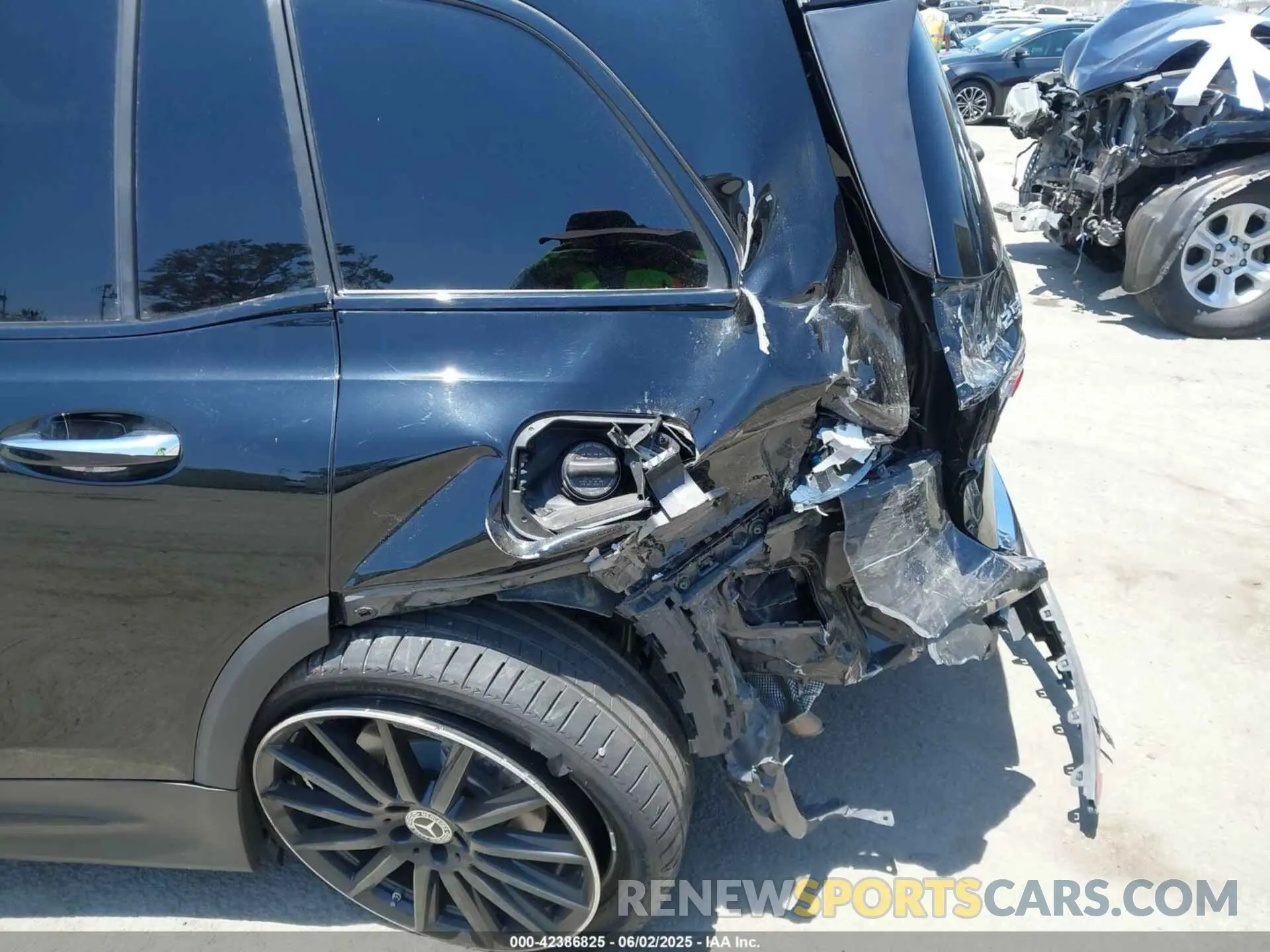 6 Photograph of a damaged car W1N4M4GB6NW183020 MERCEDES-BENZ GLB 2022