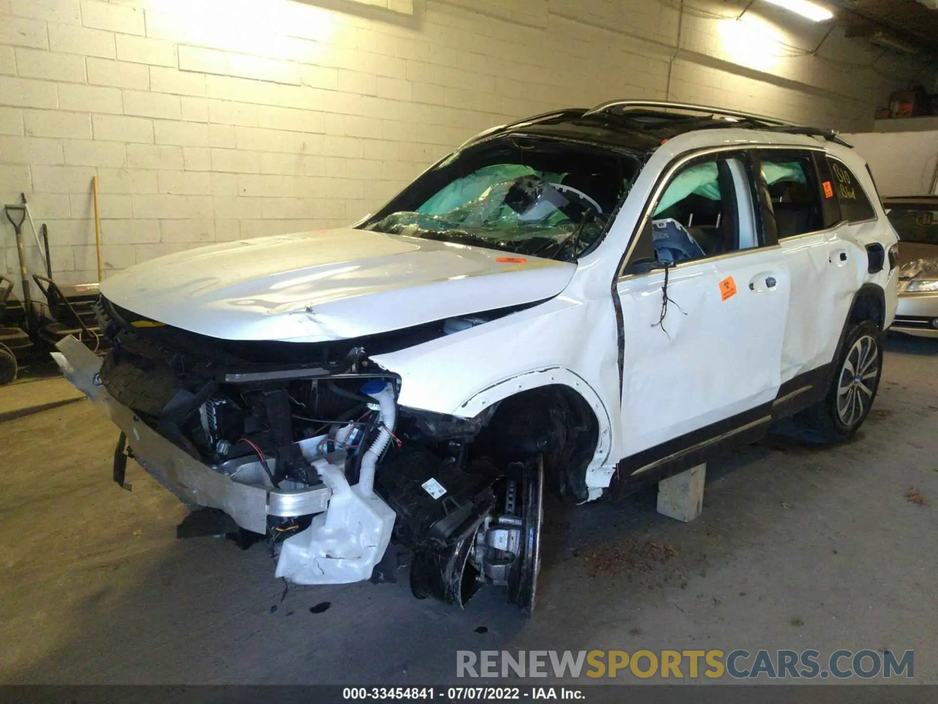 2 Photograph of a damaged car W1N4M4HB8NW191117 MERCEDES-BENZ GLB 2022