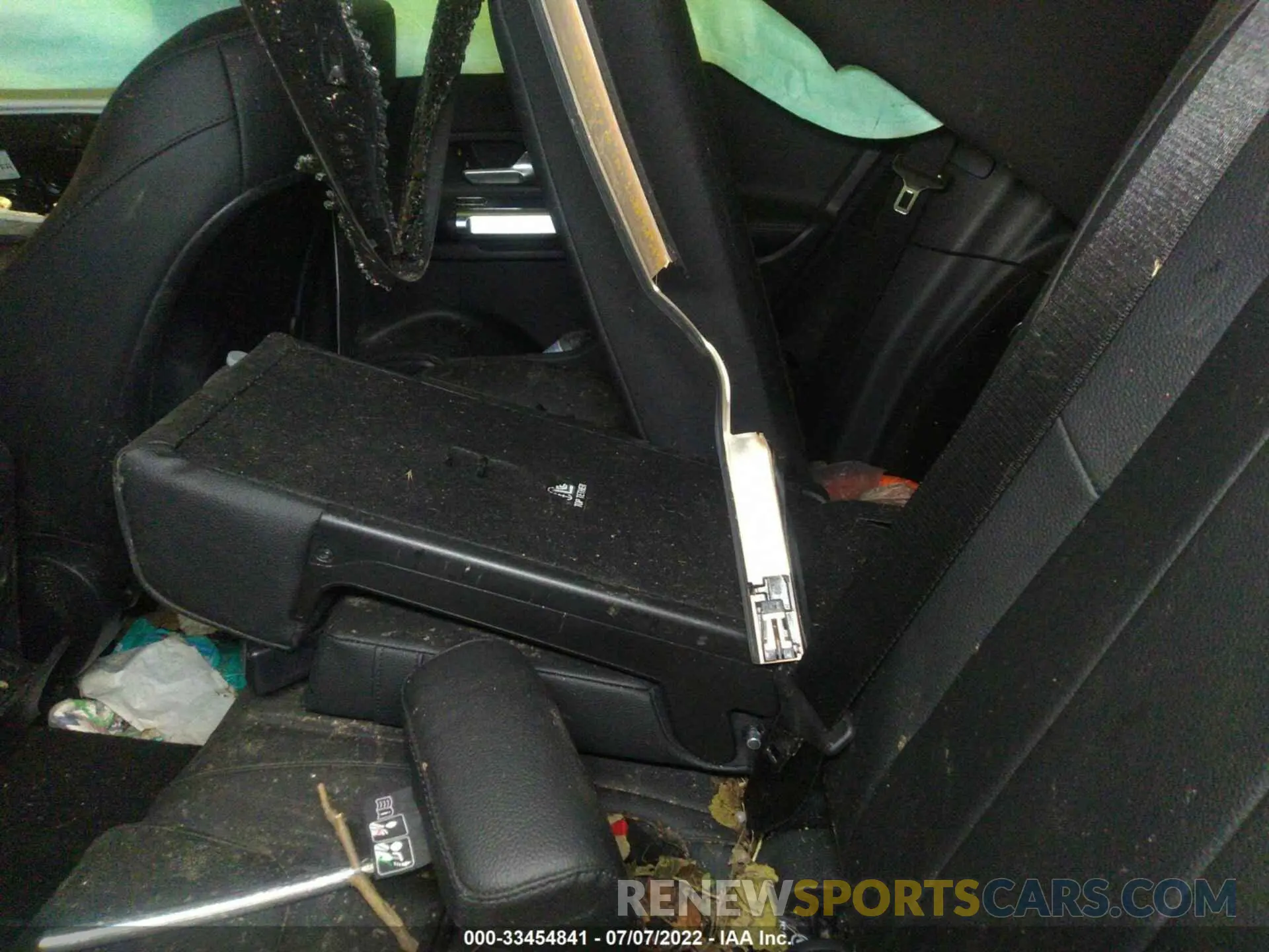 8 Photograph of a damaged car W1N4M4HB8NW191117 MERCEDES-BENZ GLB 2022