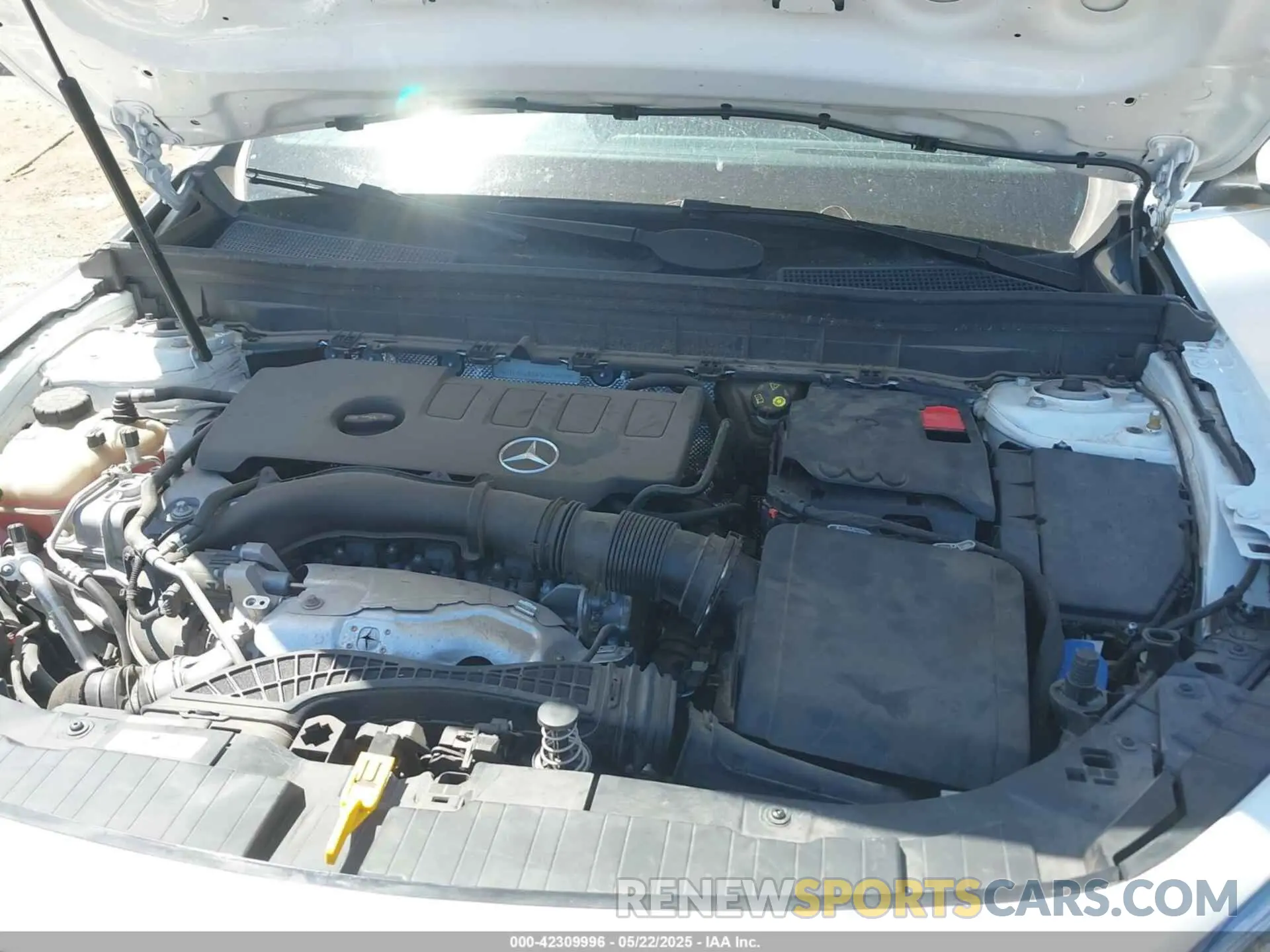 10 Photograph of a damaged car 0W1N4M4HB6PW32989 MERCEDES-BENZ GLB 2023