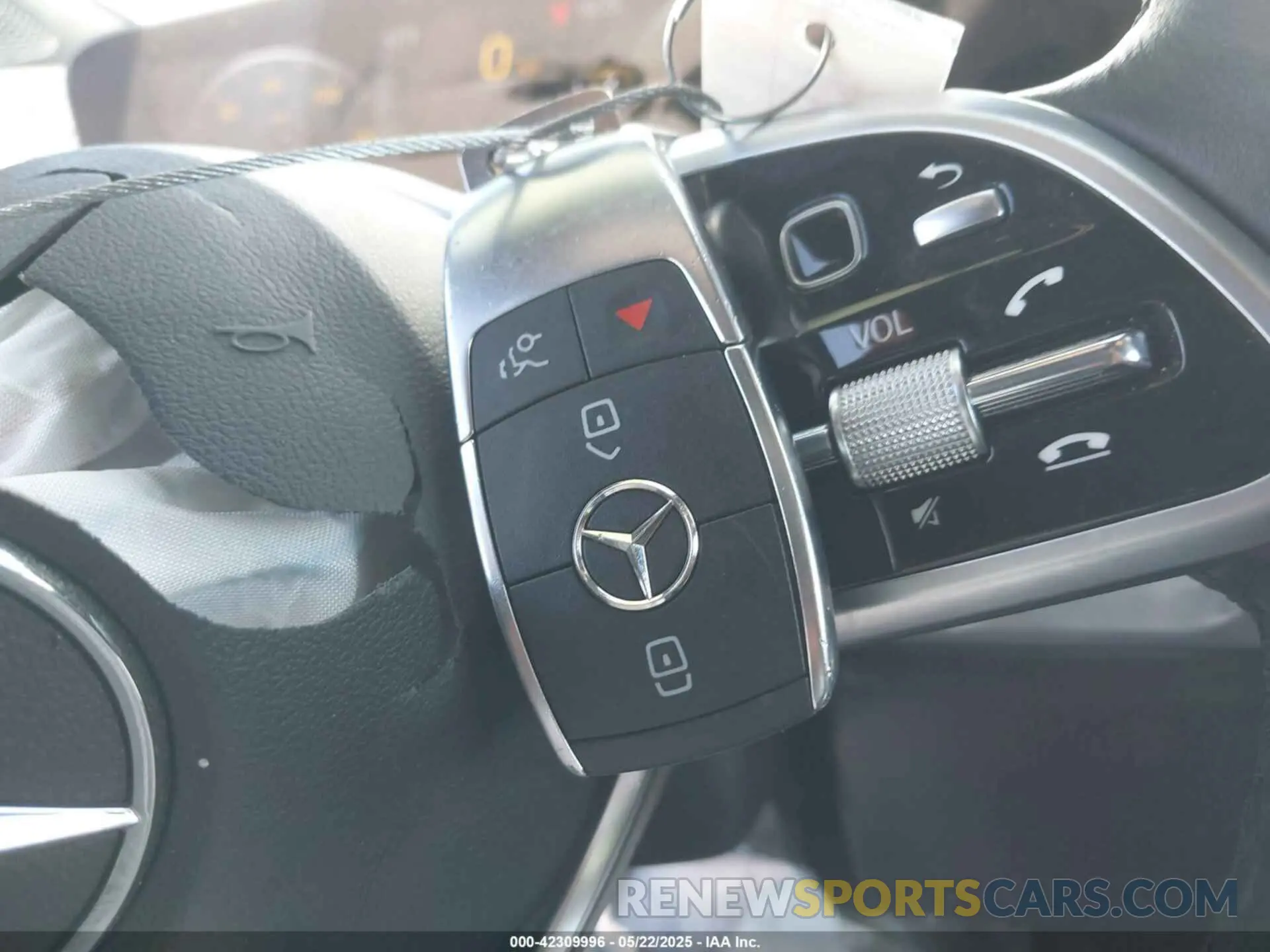 11 Photograph of a damaged car 0W1N4M4HB6PW32989 MERCEDES-BENZ GLB 2023