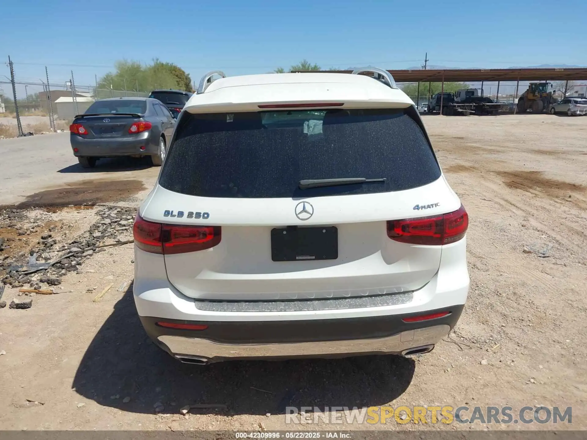16 Photograph of a damaged car 0W1N4M4HB6PW32989 MERCEDES-BENZ GLB 2023