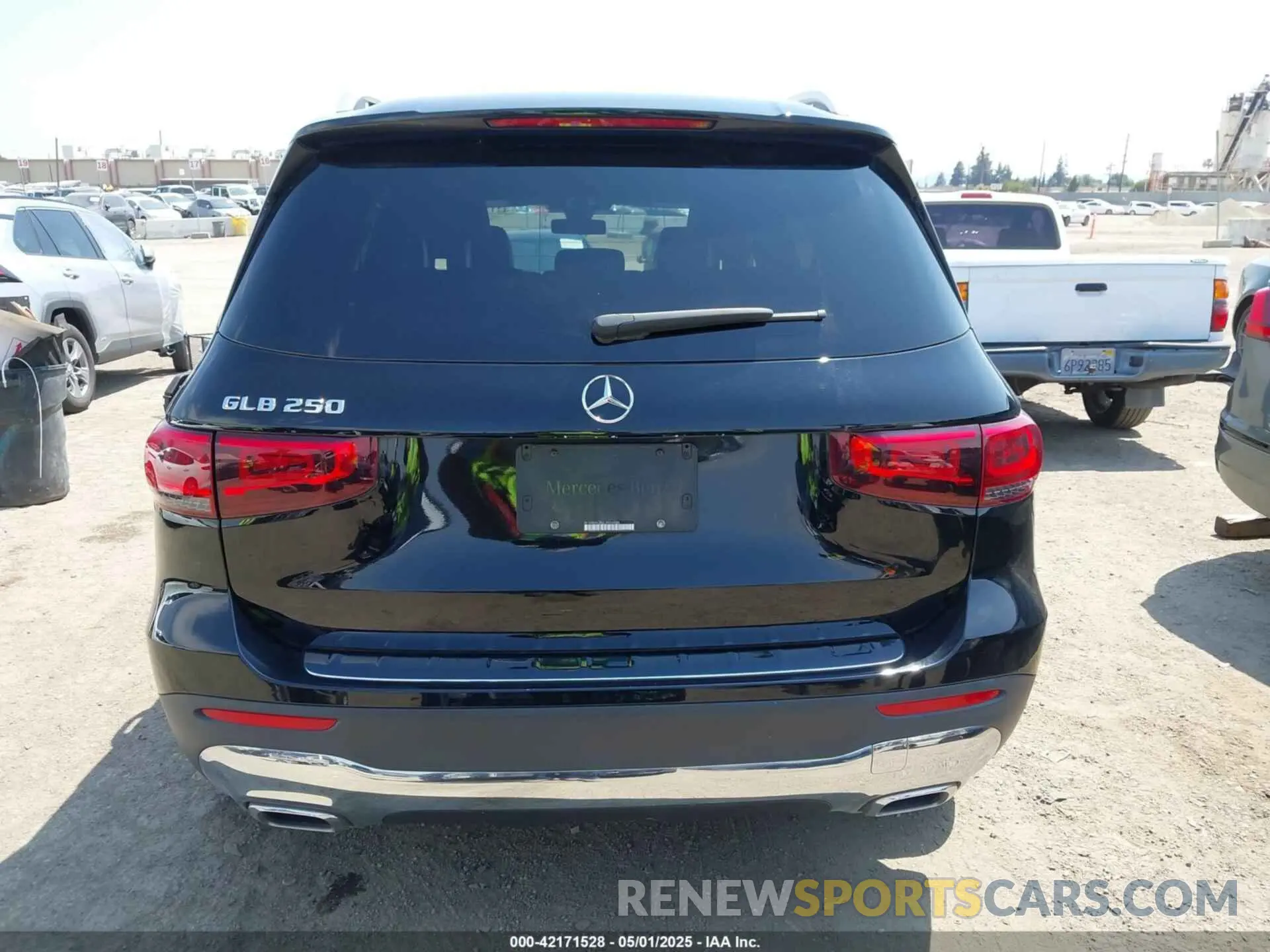 16 Photograph of a damaged car W1N4M4GB0LW056986 MERCEDES-BENZ GLB 250 2020