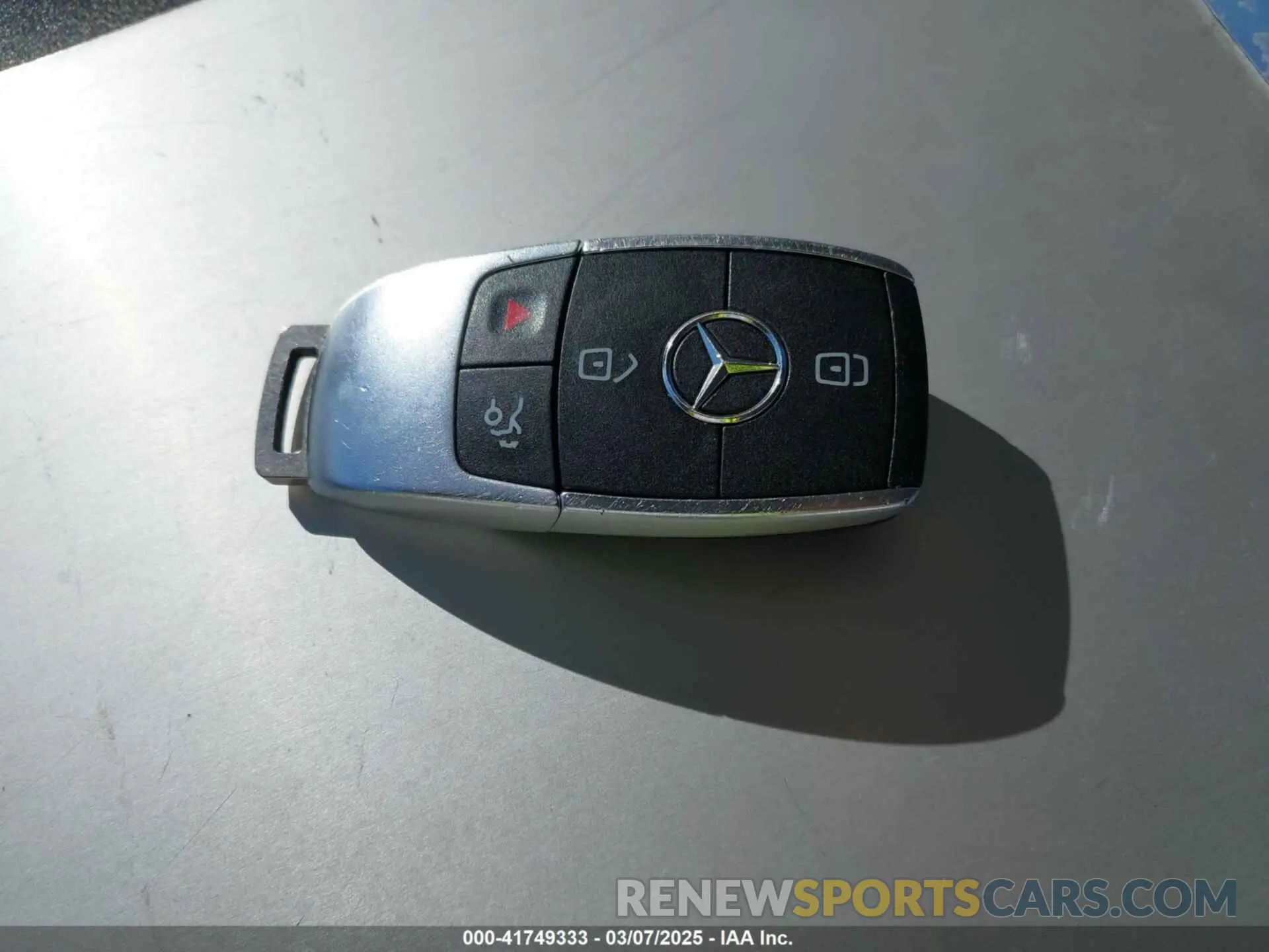 11 Photograph of a damaged car W1N4M4GB6LW033647 MERCEDES-BENZ GLB 250 2020