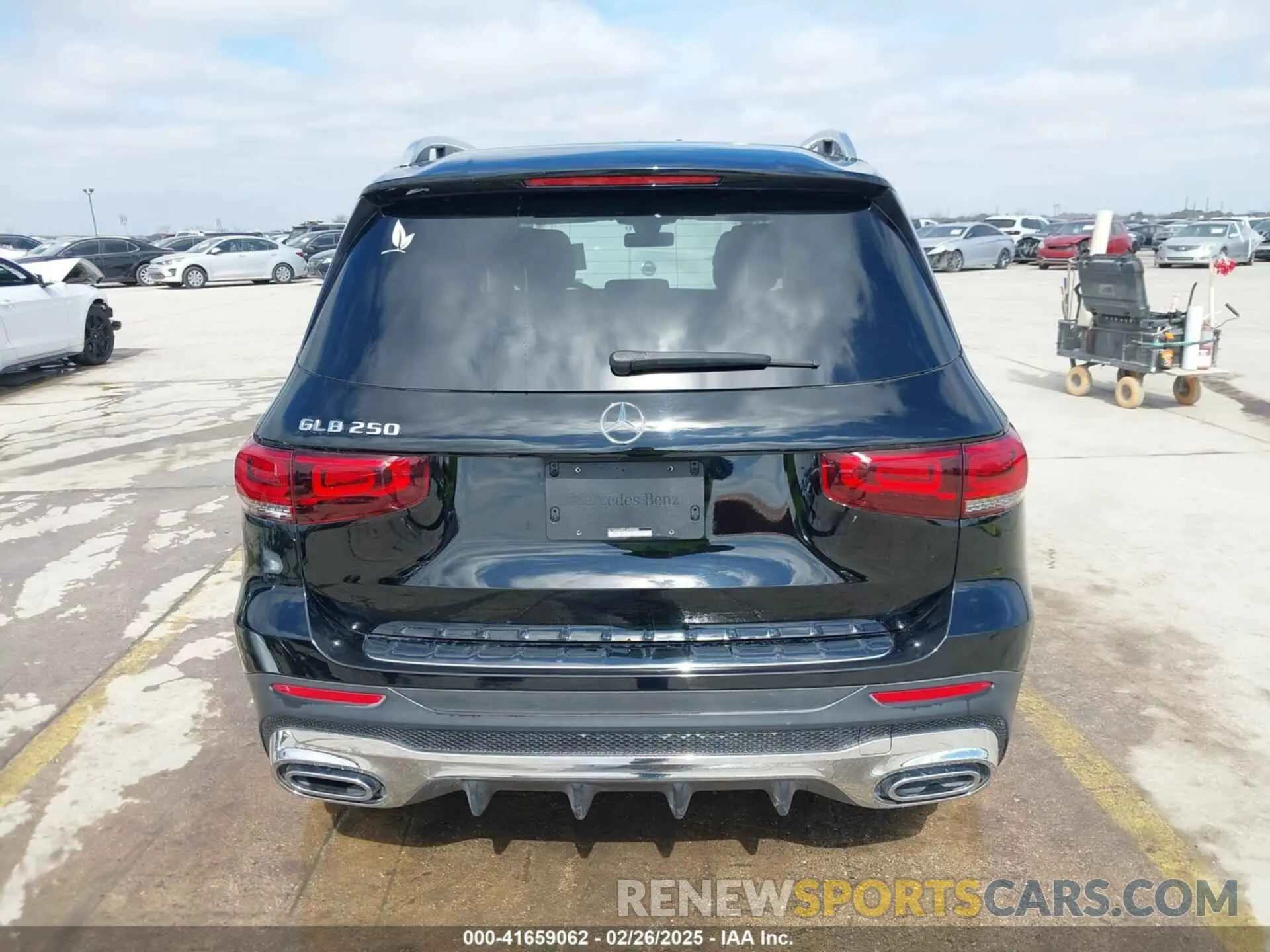 17 Photograph of a damaged car W1N4M4GB7LW059352 MERCEDES-BENZ GLB 250 2020