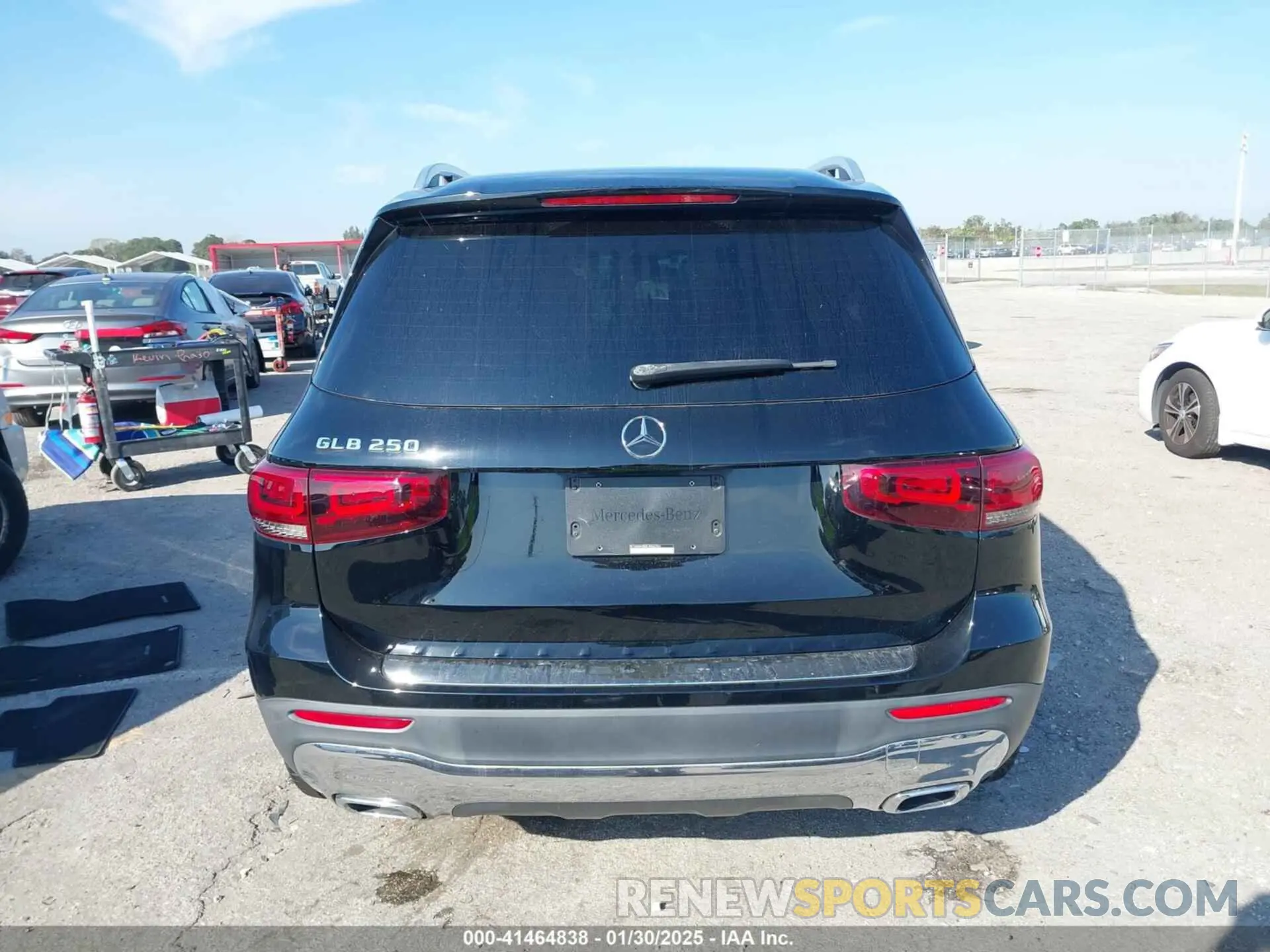 16 Photograph of a damaged car W1N4M4GB8LW042561 MERCEDES-BENZ GLB 250 2020