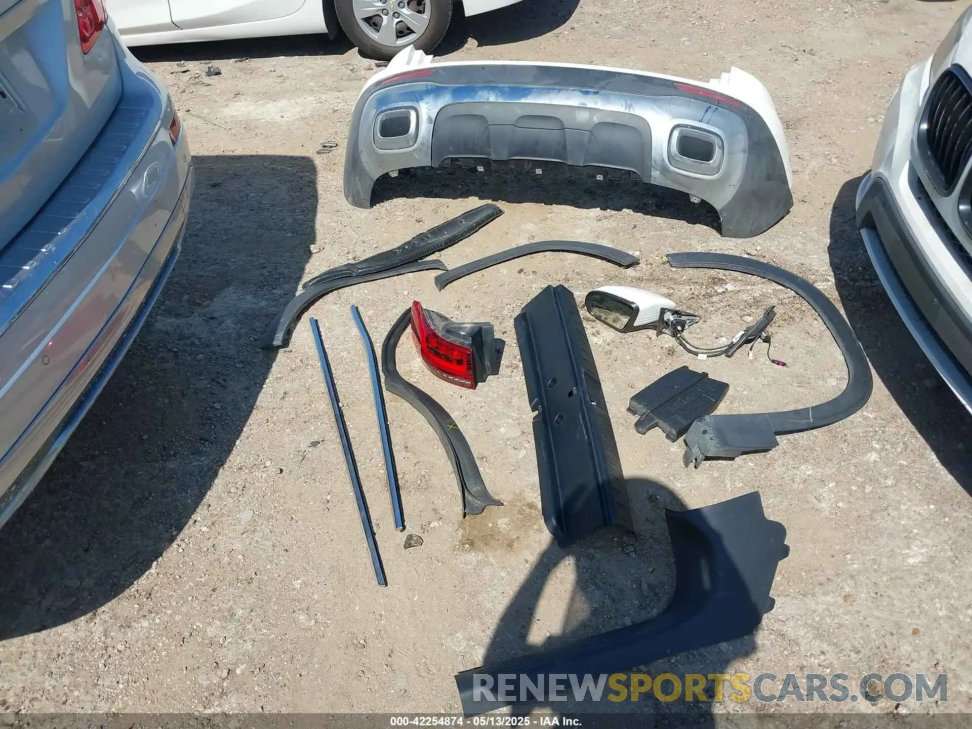12 Photograph of a damaged car W1N4M4HB7LW022073 MERCEDES-BENZ GLB 250 2020