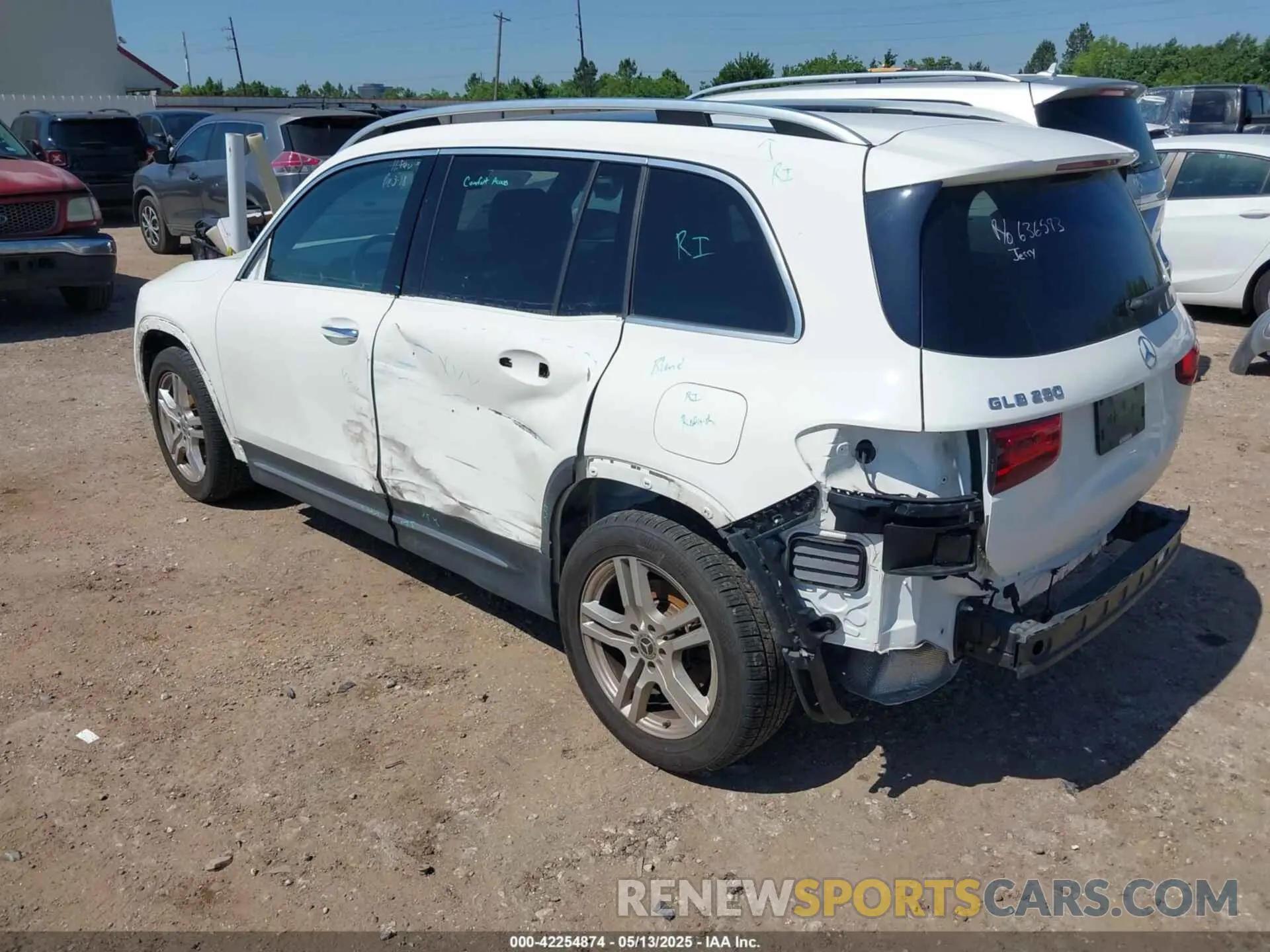 3 Photograph of a damaged car W1N4M4HB7LW022073 MERCEDES-BENZ GLB 250 2020
