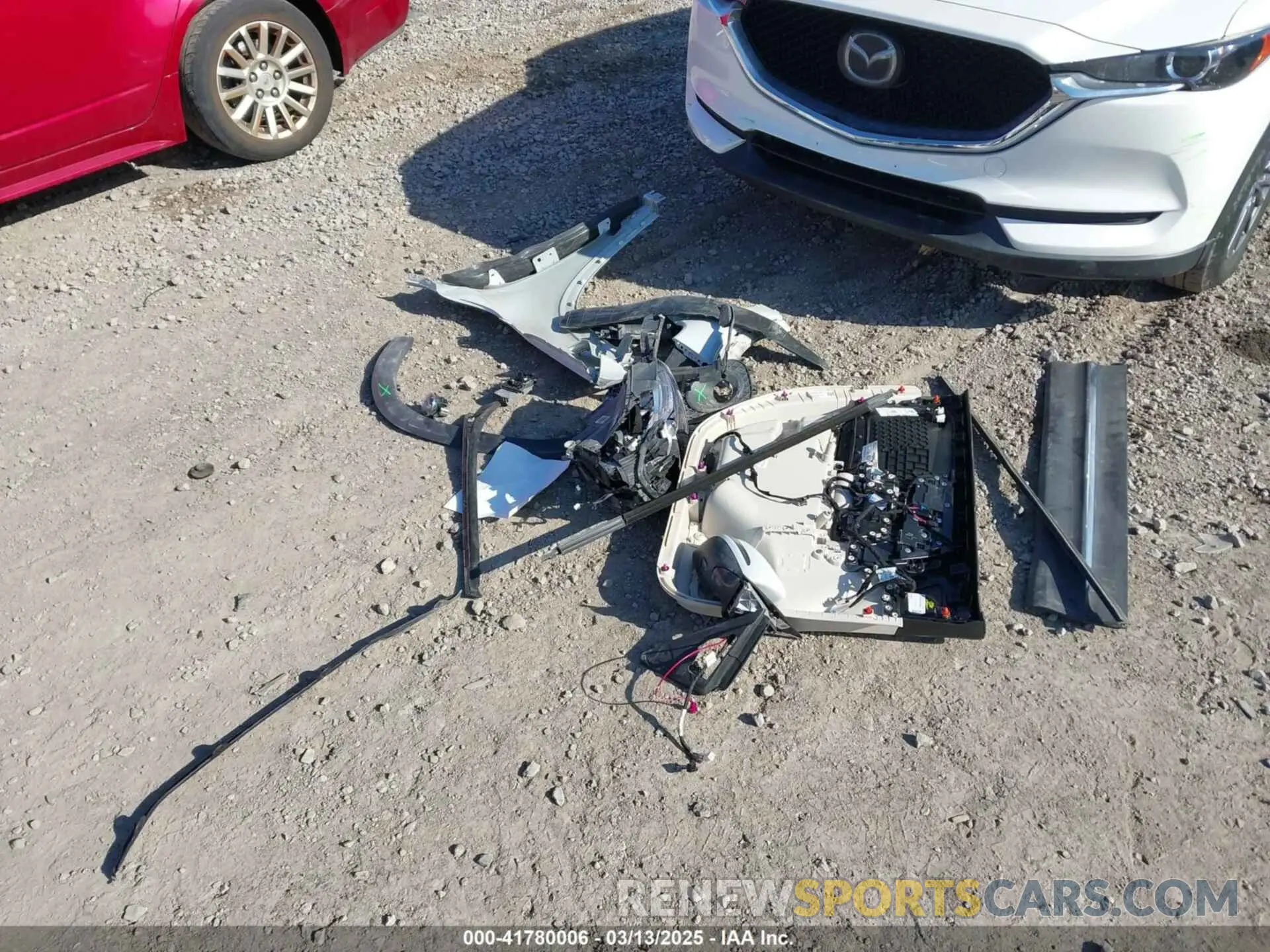 12 Photograph of a damaged car W1N4M4HB7LW035633 MERCEDES-BENZ GLB 250 2020