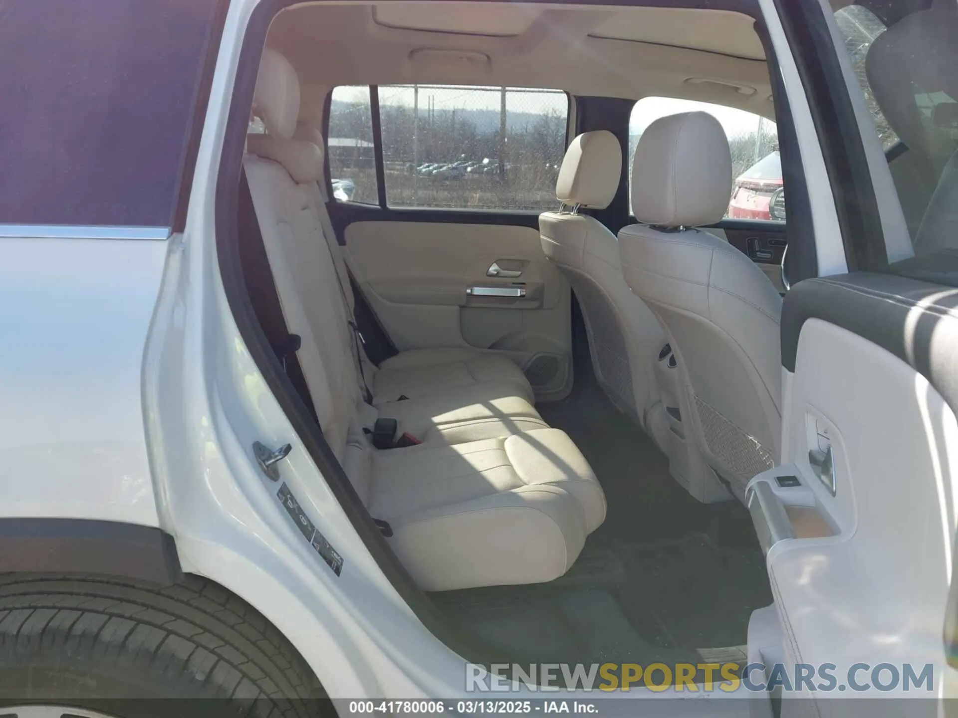 8 Photograph of a damaged car W1N4M4HB7LW035633 MERCEDES-BENZ GLB 250 2020