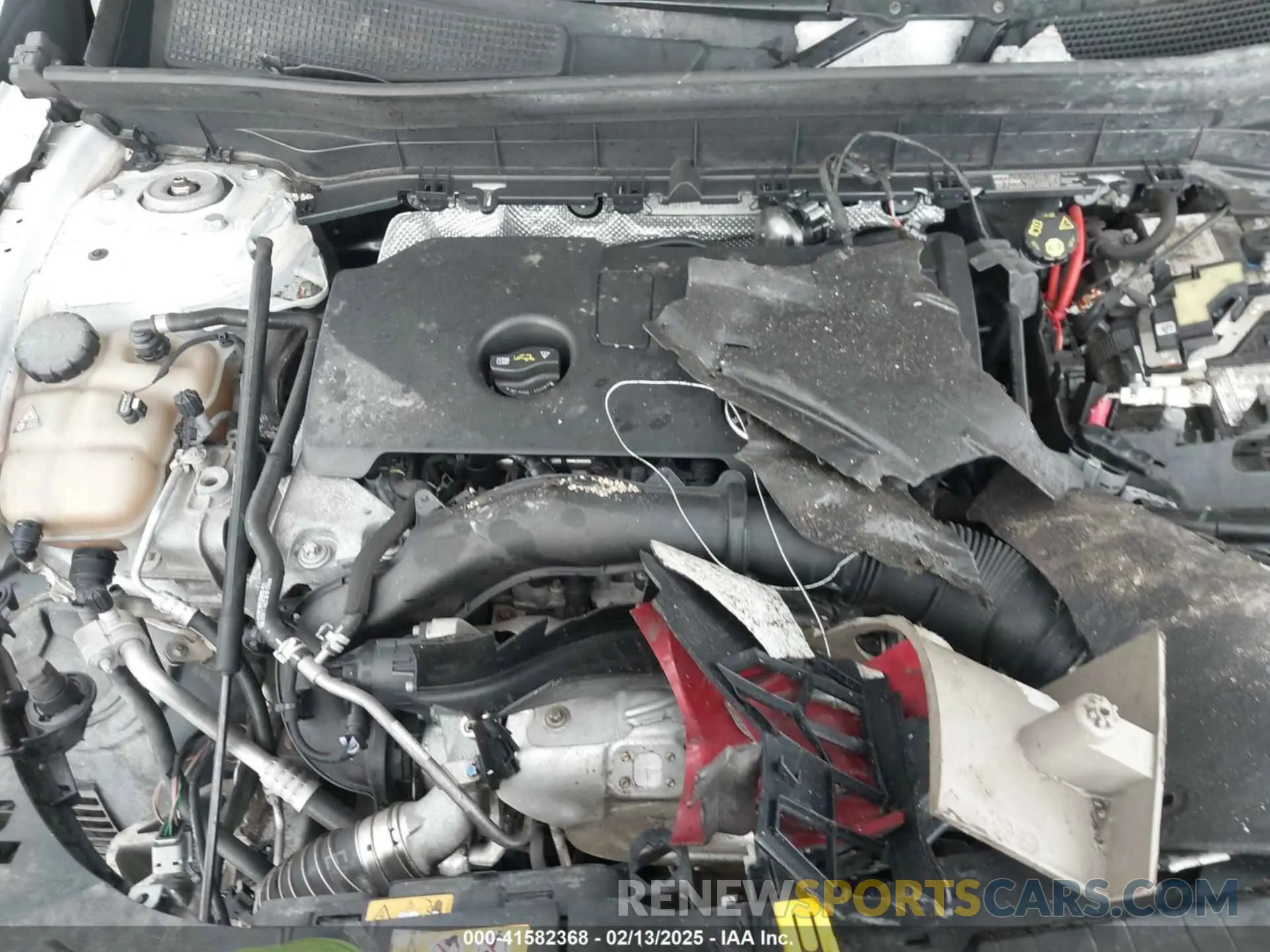10 Photograph of a damaged car W1N4M4HB9LW023354 MERCEDES-BENZ GLB 250 2020