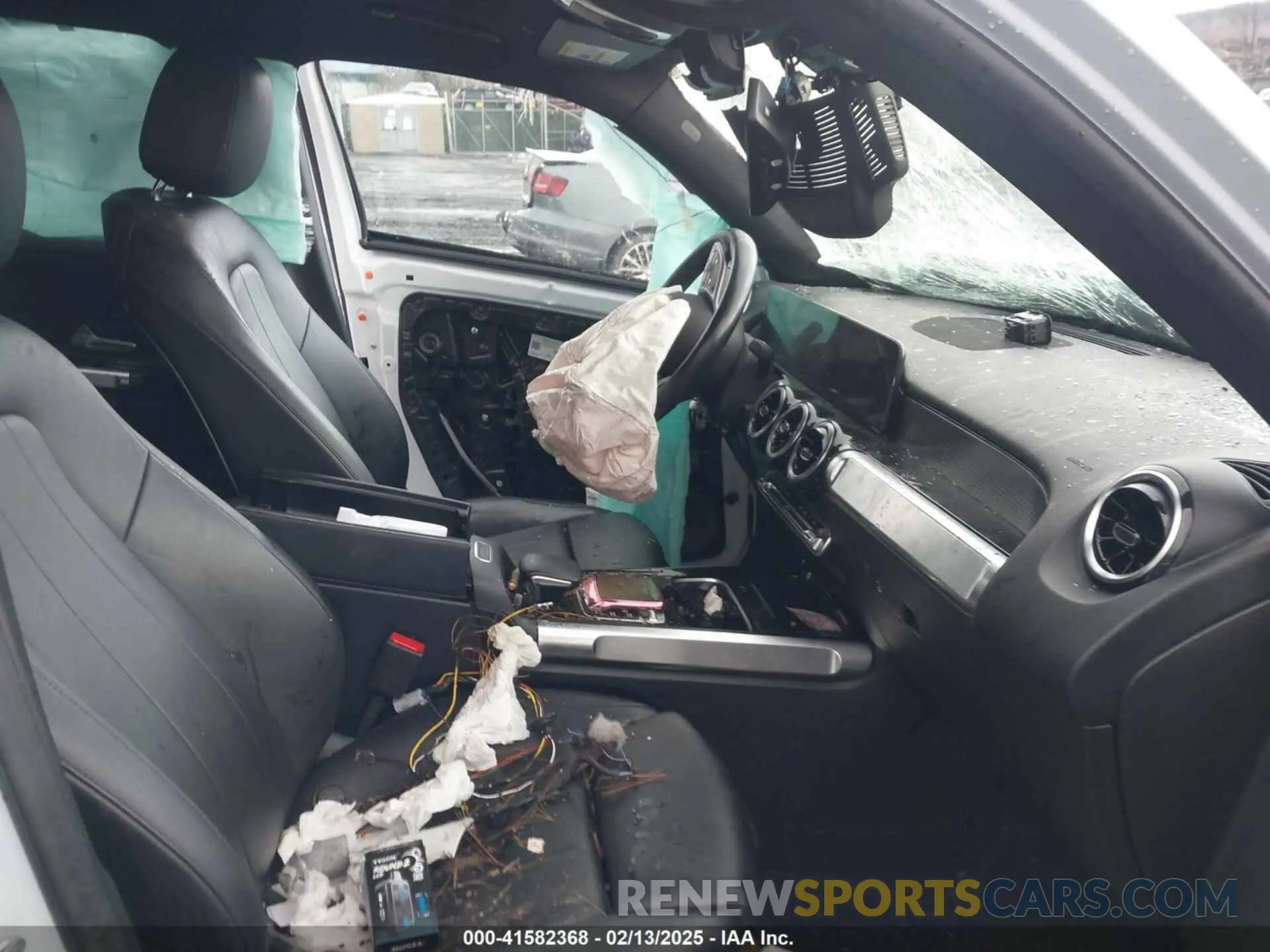 5 Photograph of a damaged car W1N4M4HB9LW023354 MERCEDES-BENZ GLB 250 2020