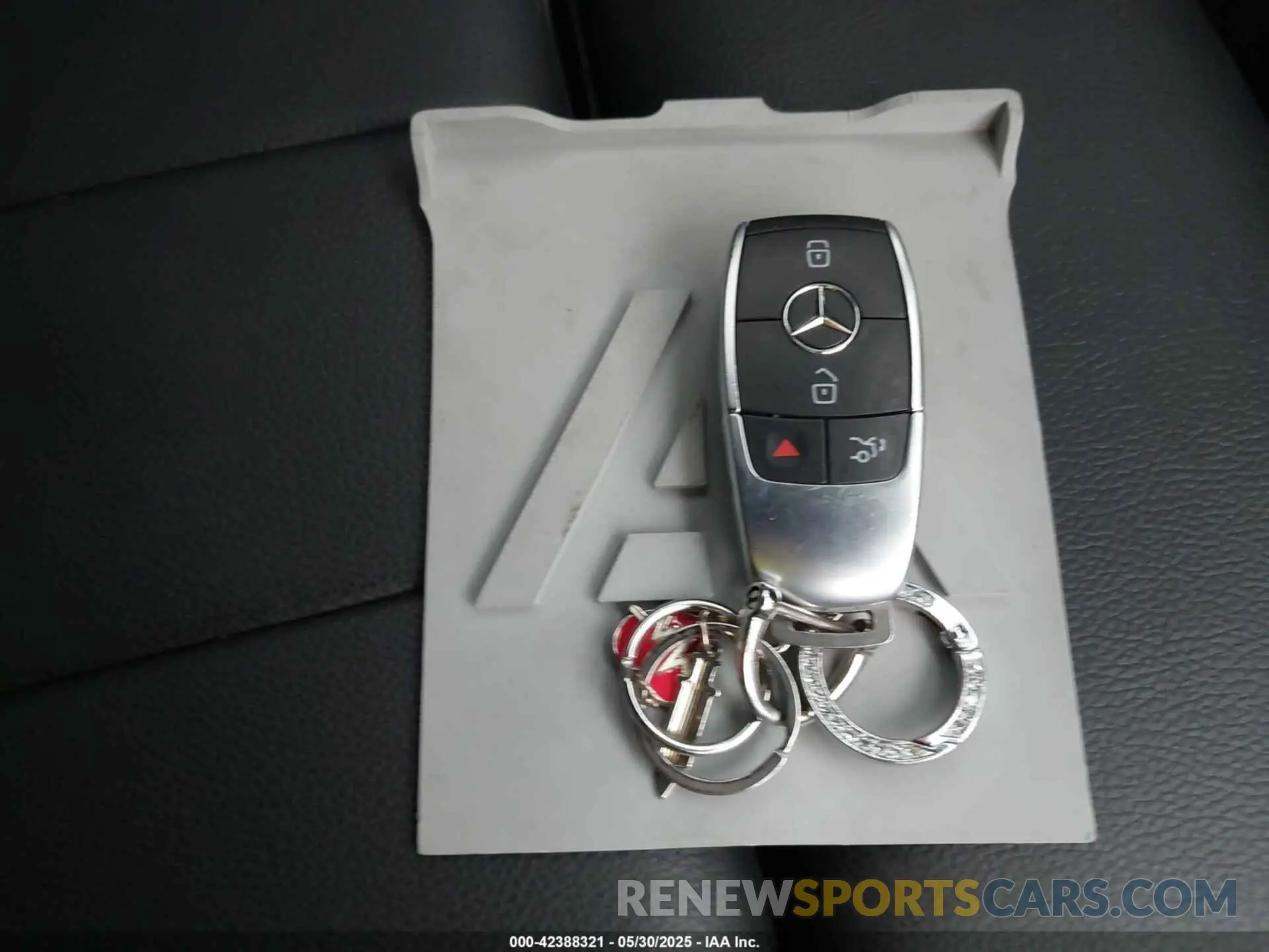 11 Photograph of a damaged car W1N4M4HBXLW034783 MERCEDES-BENZ GLB 250 2020
