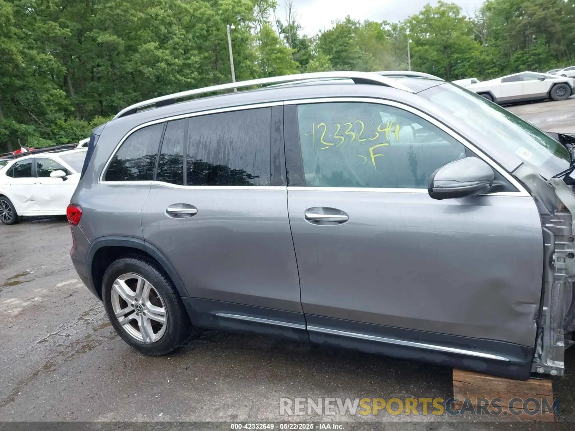 14 Photograph of a damaged car WDC4M4HB1LW006016 MERCEDES-BENZ GLB 250 2020