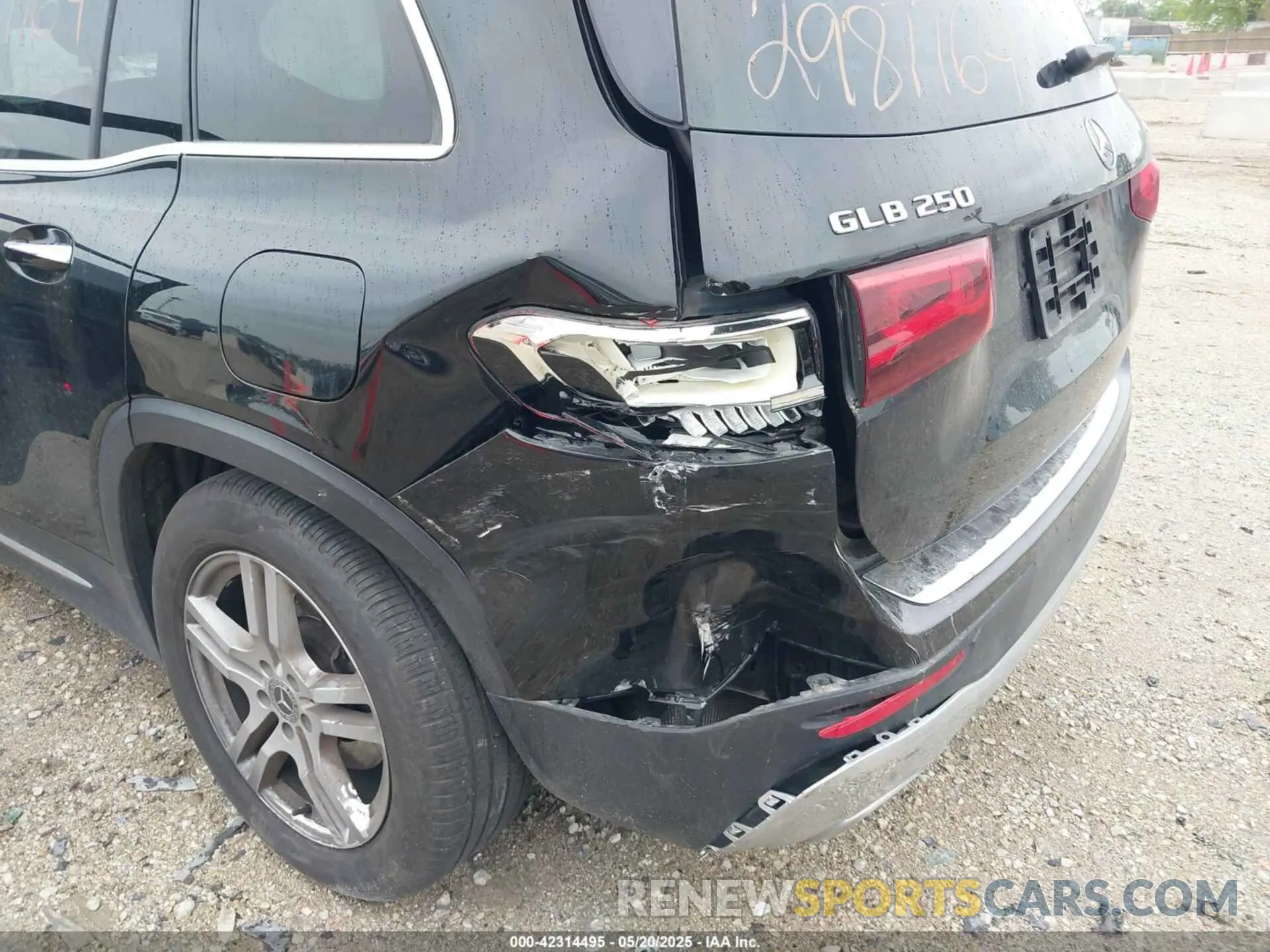 19 Photograph of a damaged car WDC4M4HB5LW003071 MERCEDES-BENZ GLB 250 2020