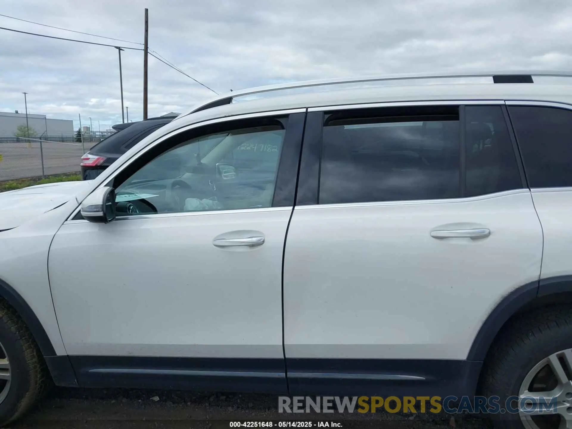 14 Photograph of a damaged car W1N4M4GB1MW091148 MERCEDES-BENZ GLB 250 2021