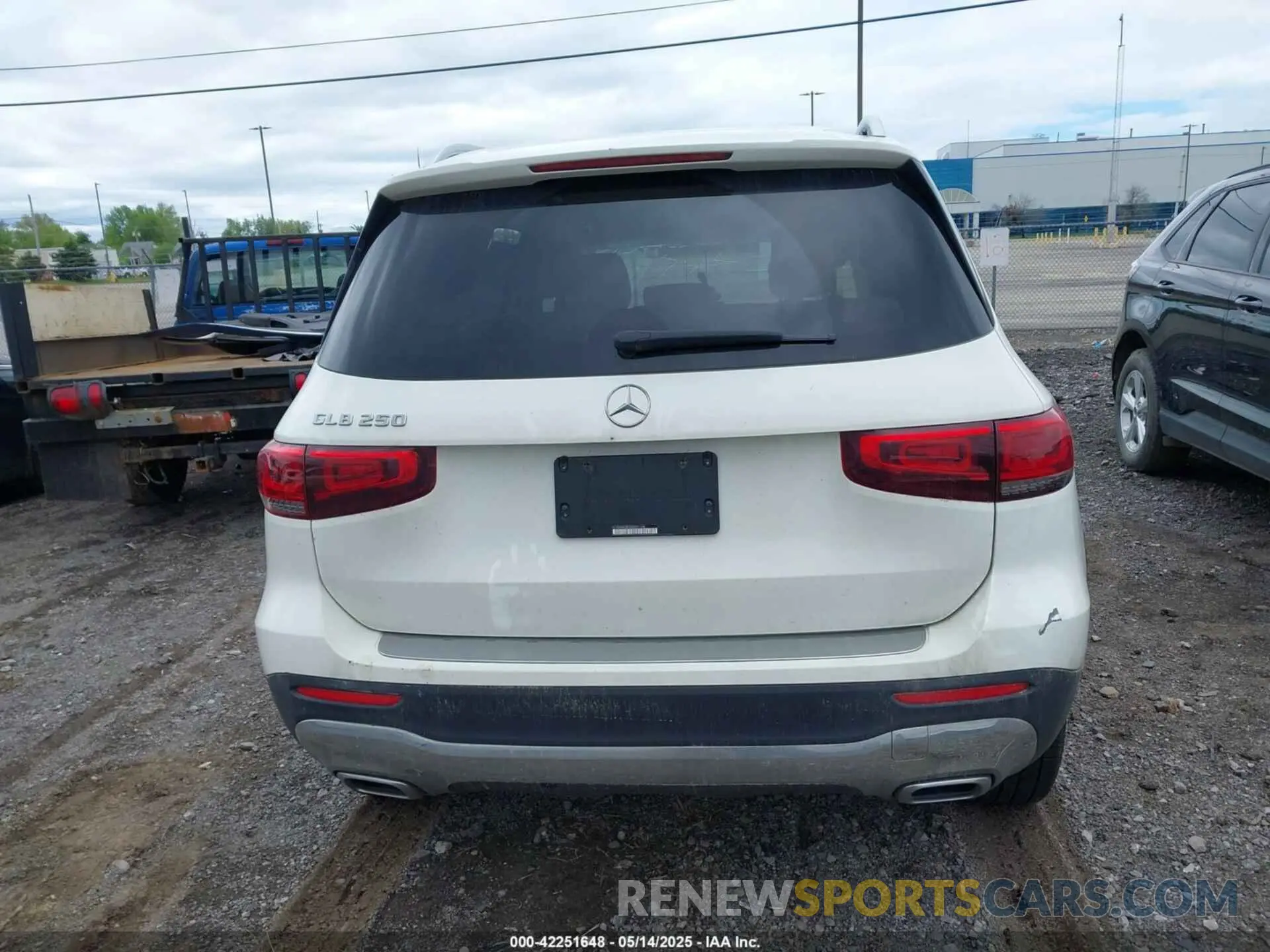 16 Photograph of a damaged car W1N4M4GB1MW091148 MERCEDES-BENZ GLB 250 2021