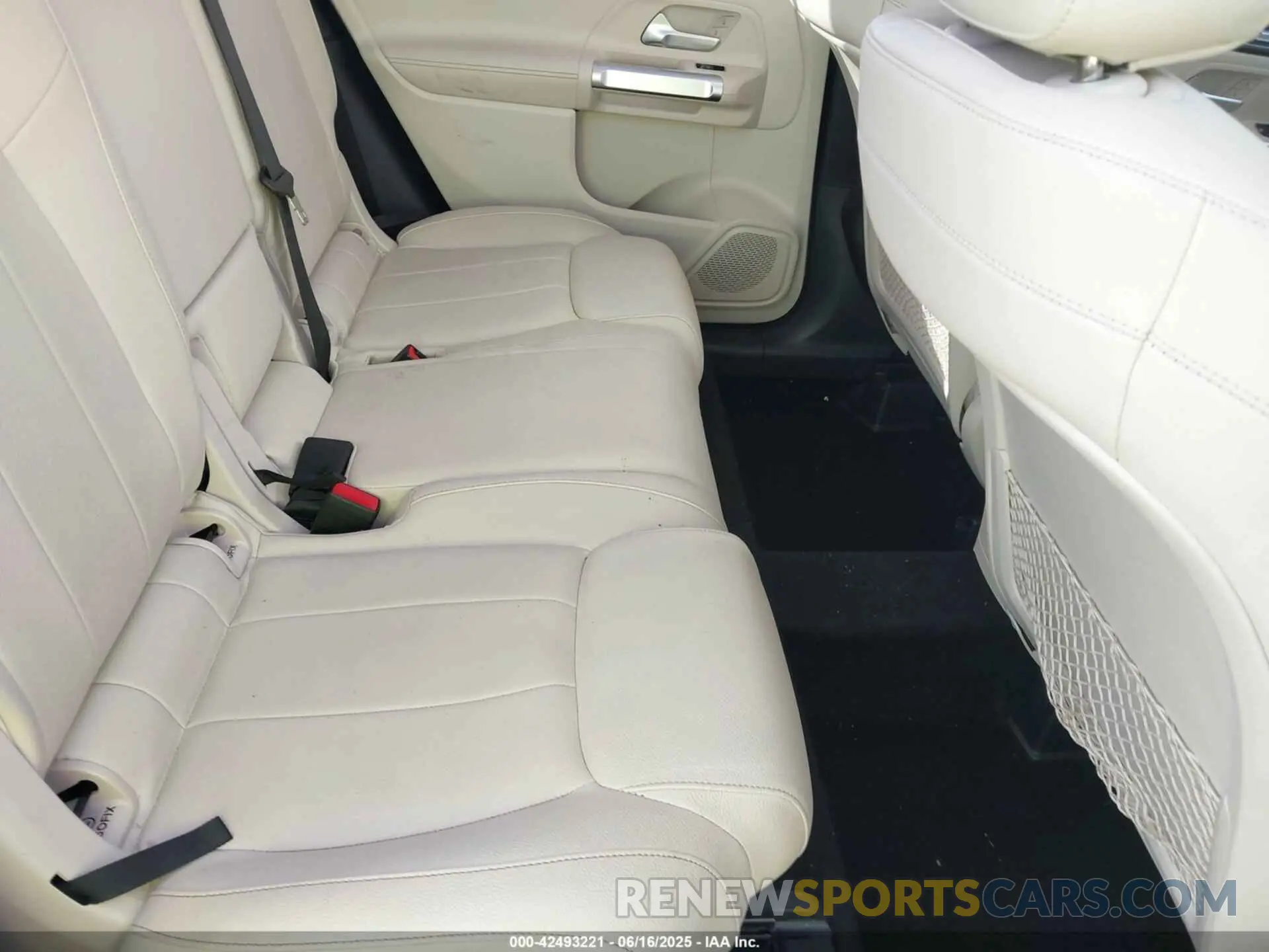 8 Photograph of a damaged car W1N4M4GB3MW101419 MERCEDES-BENZ GLB 250 2021