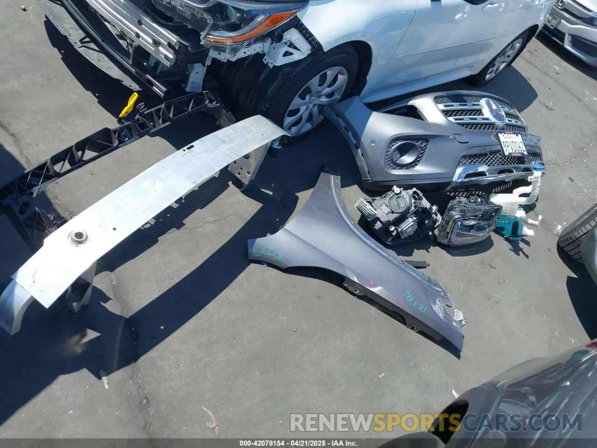 12 Photograph of a damaged car W1N4M4GB4MW123624 MERCEDES-BENZ GLB 250 2021