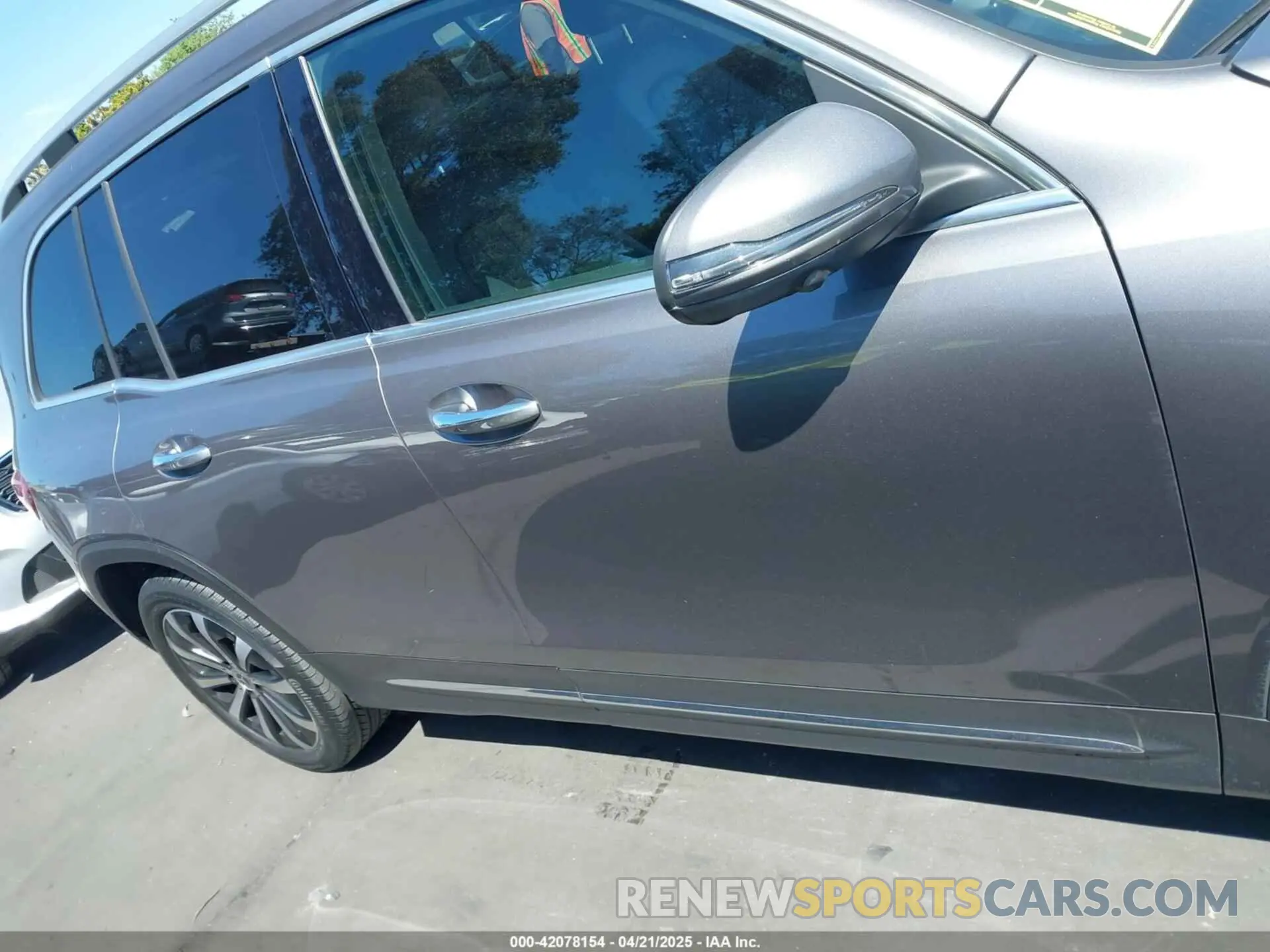 14 Photograph of a damaged car W1N4M4GB4MW123624 MERCEDES-BENZ GLB 250 2021