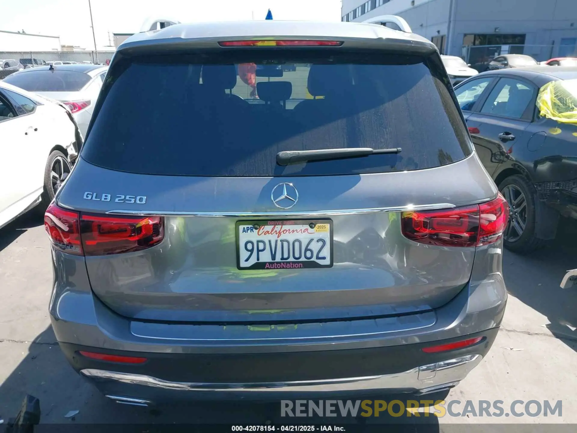 17 Photograph of a damaged car W1N4M4GB4MW123624 MERCEDES-BENZ GLB 250 2021