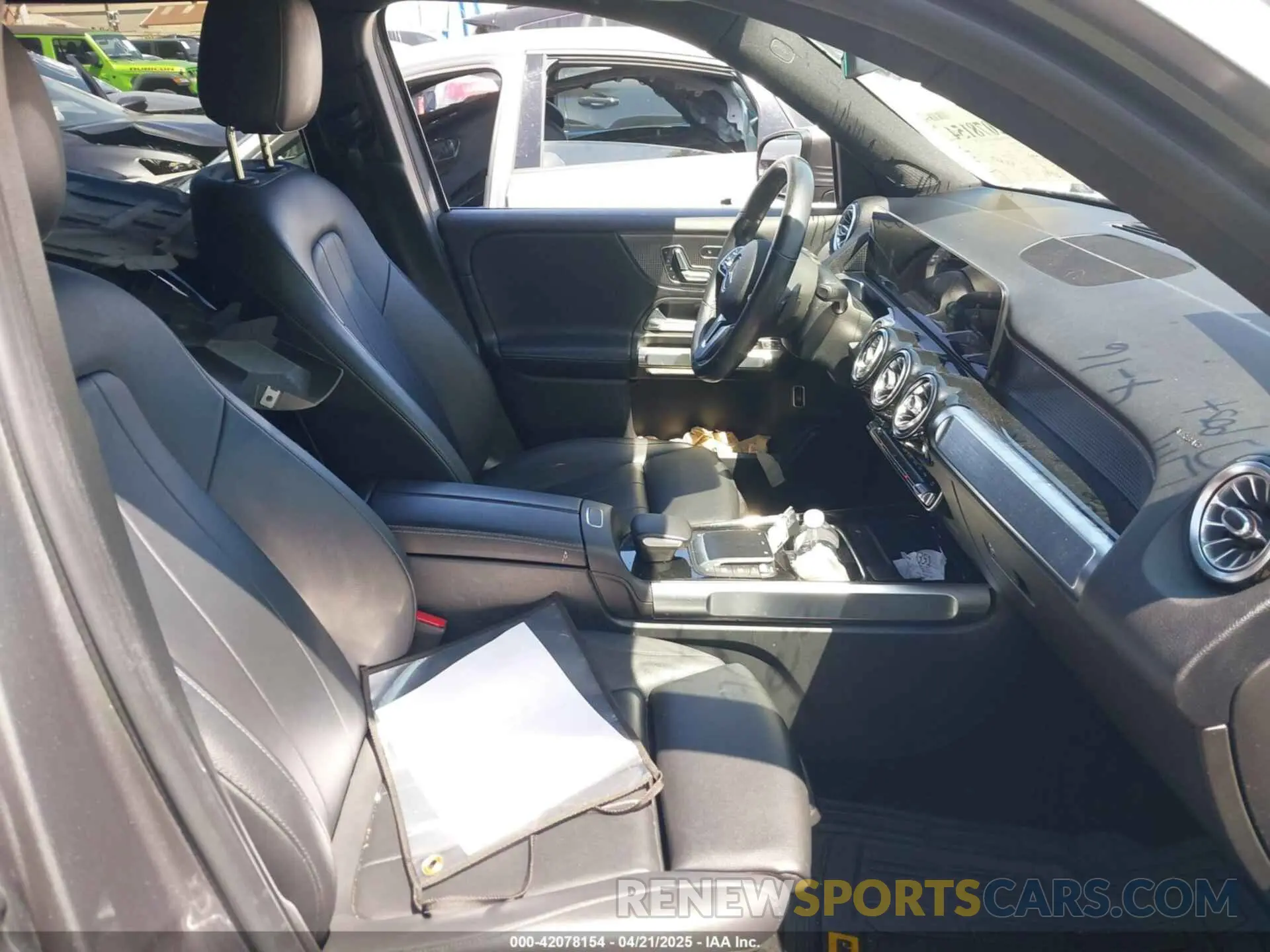 5 Photograph of a damaged car W1N4M4GB4MW123624 MERCEDES-BENZ GLB 250 2021