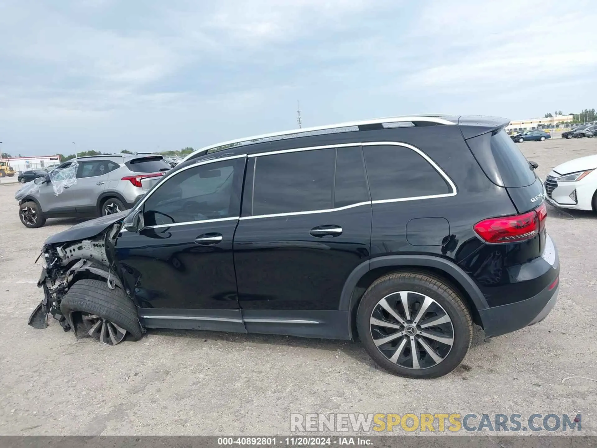 14 Photograph of a damaged car W1N4M4GB5MW102619 MERCEDES-BENZ GLB 250 2021