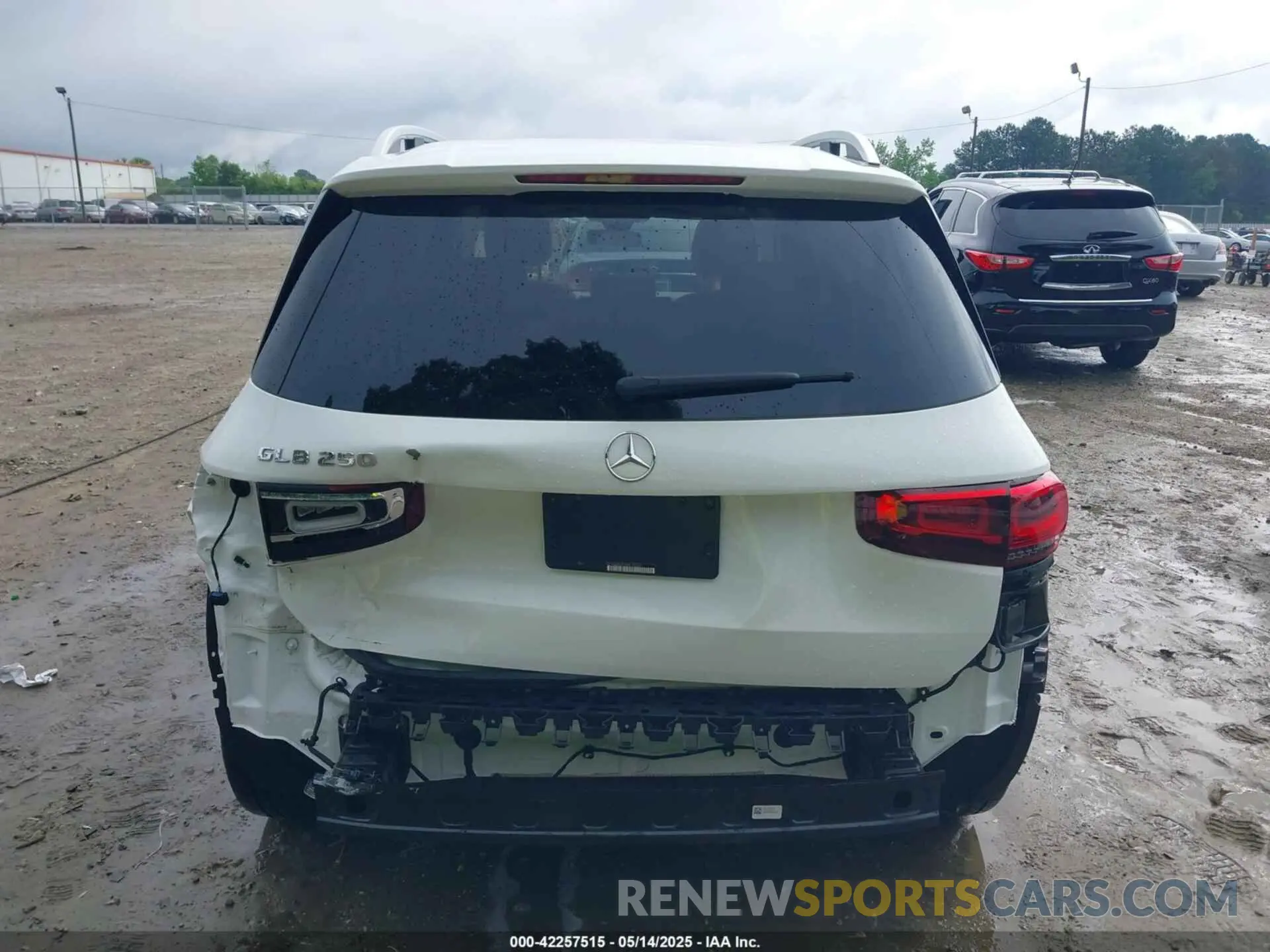 17 Photograph of a damaged car W1N4M4GB5MW120960 MERCEDES-BENZ GLB 250 2021