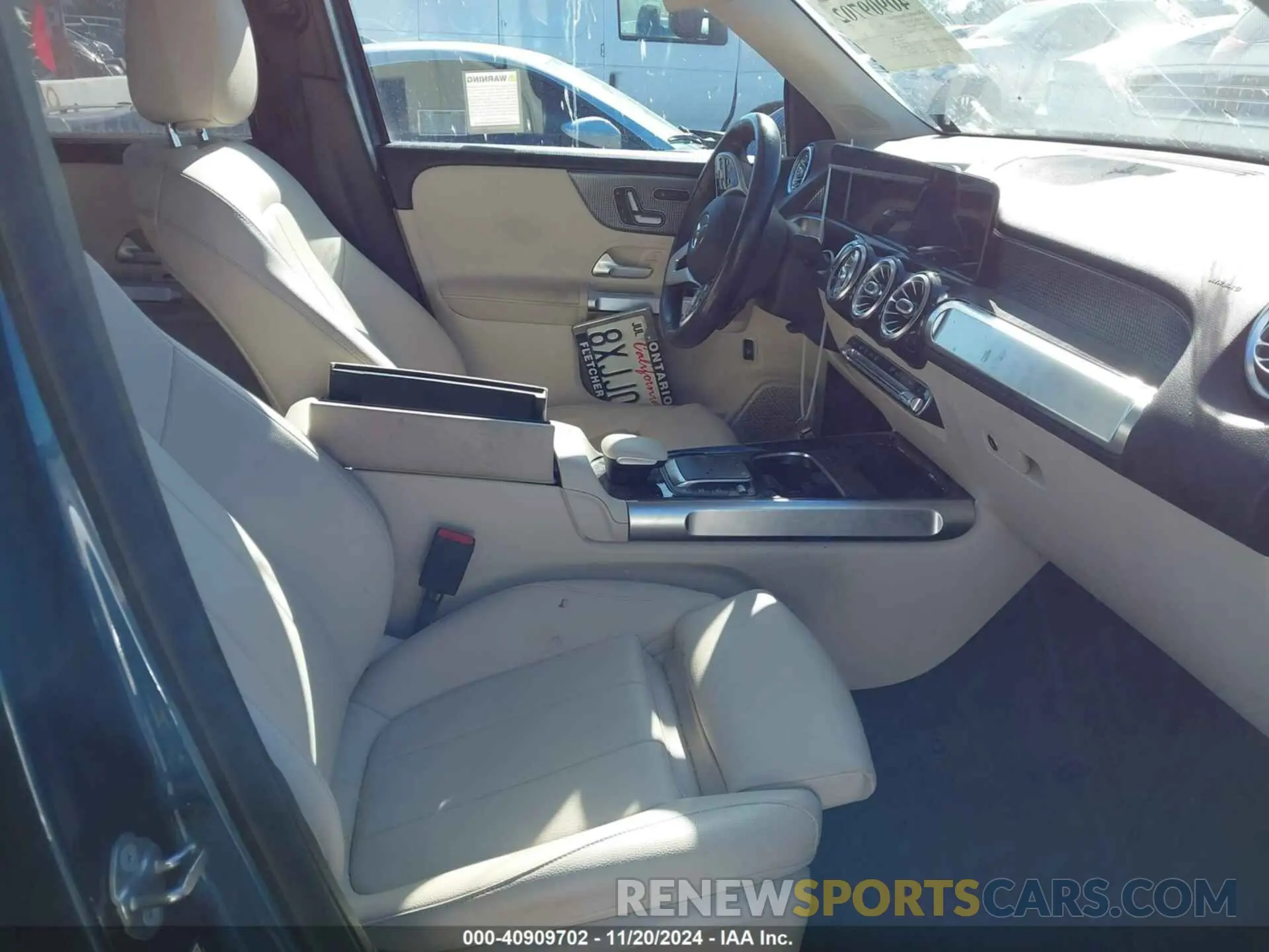 5 Photograph of a damaged car W1N4M4GB7MW144970 MERCEDES-BENZ GLB 250 2021