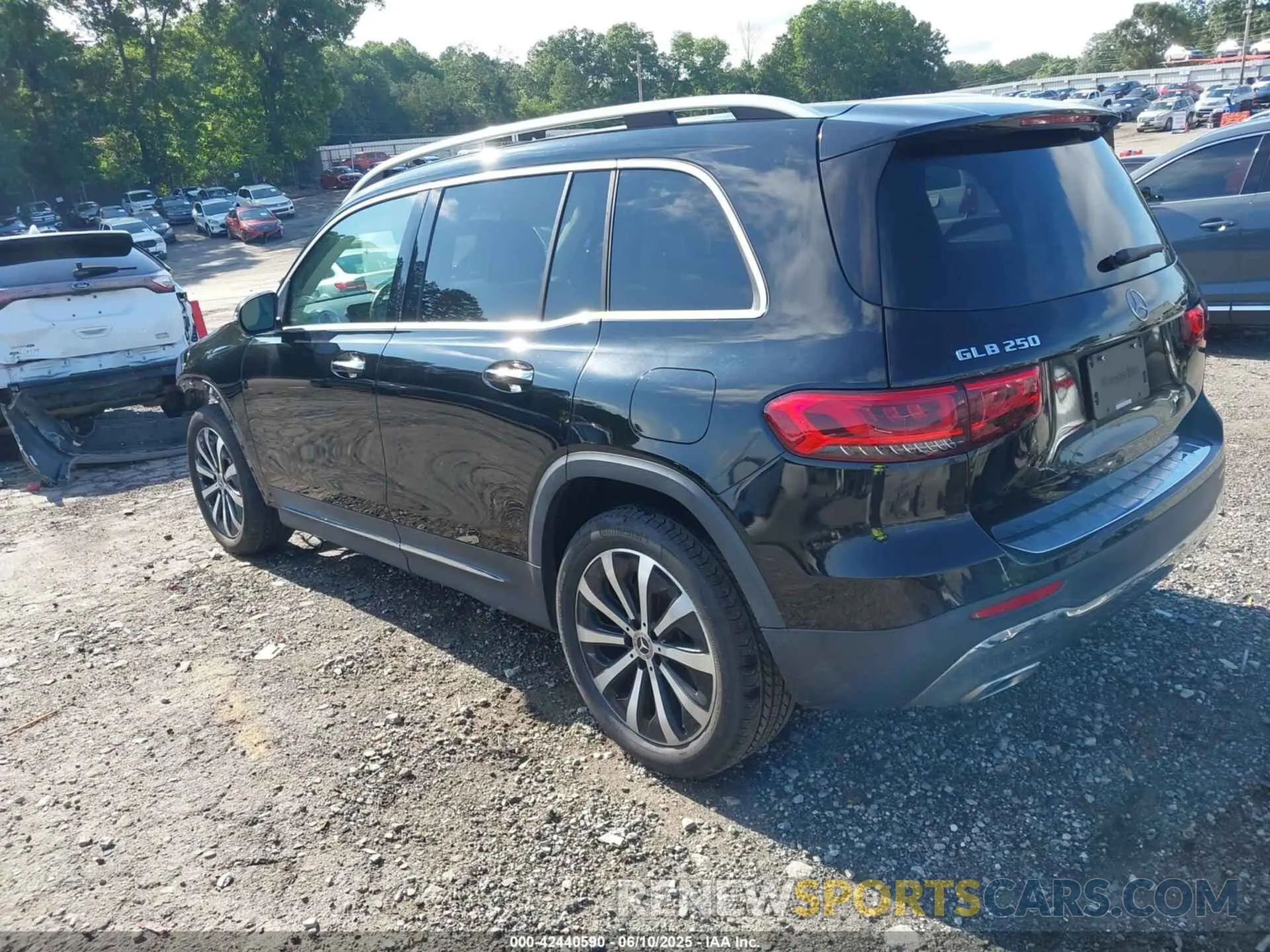3 Photograph of a damaged car W1N4M4GB9MW108228 MERCEDES-BENZ GLB 250 2021