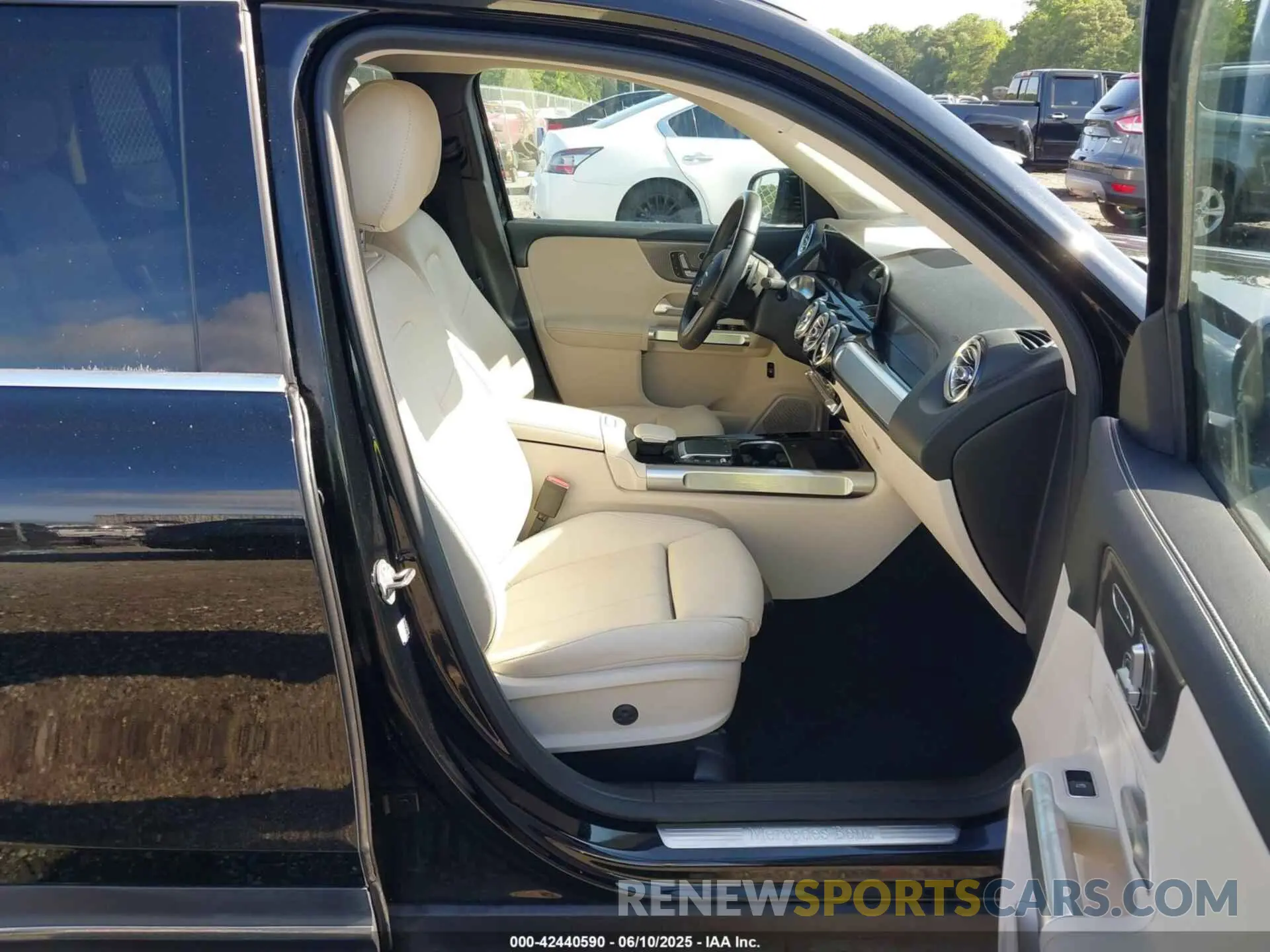 5 Photograph of a damaged car W1N4M4GB9MW108228 MERCEDES-BENZ GLB 250 2021