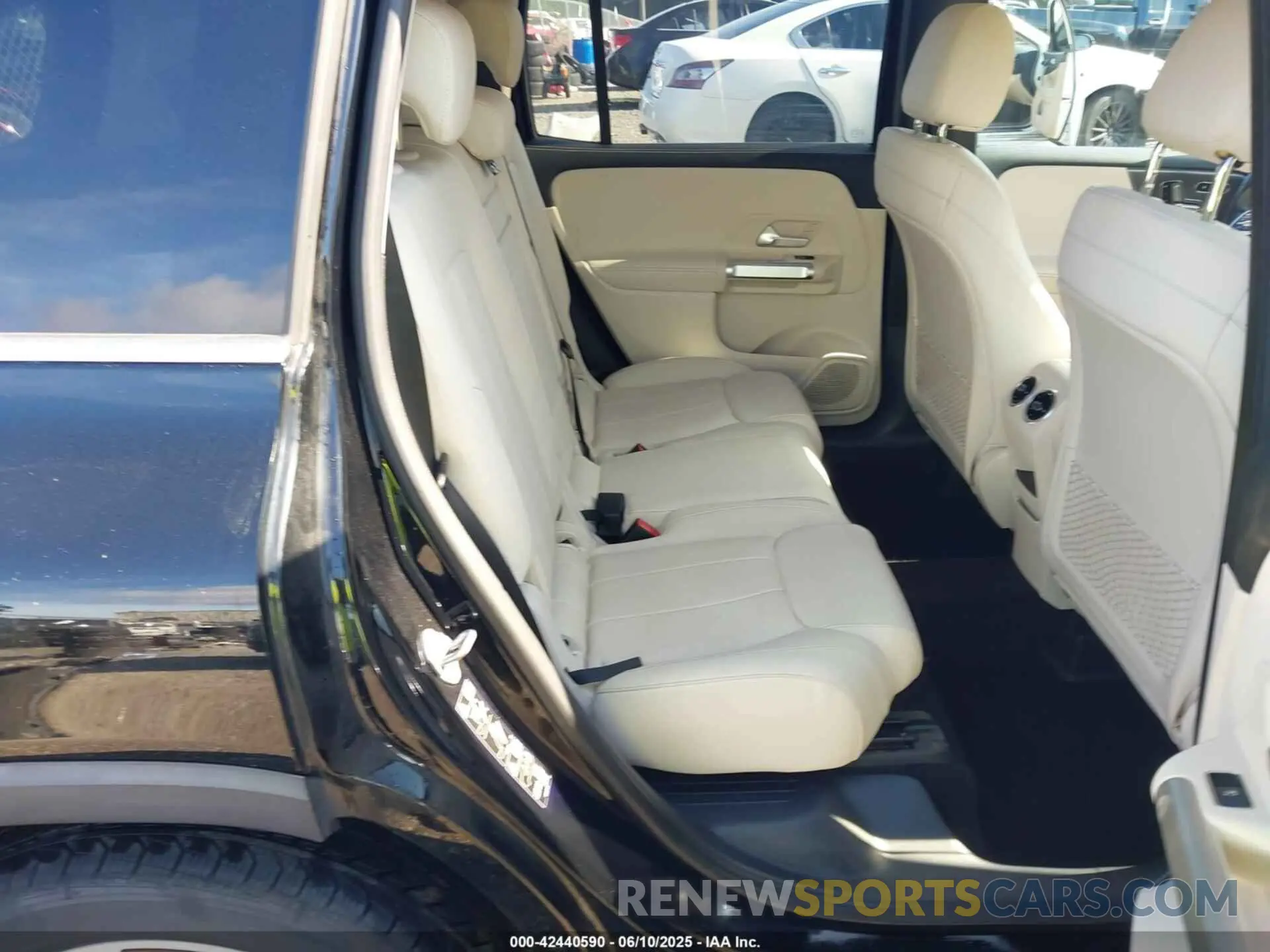 8 Photograph of a damaged car W1N4M4GB9MW108228 MERCEDES-BENZ GLB 250 2021