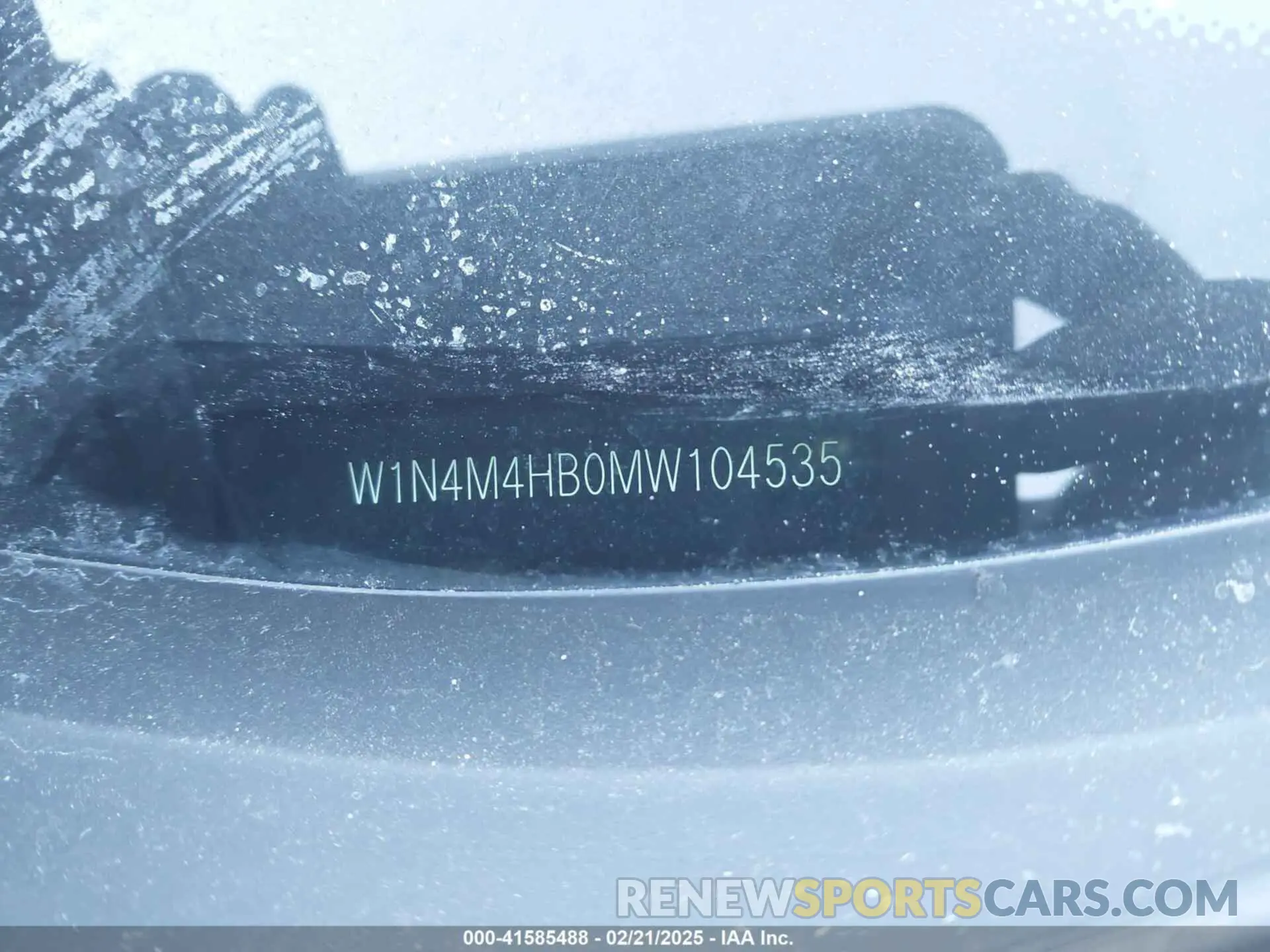 18 Photograph of a damaged car W1N4M4HB0MW104535 MERCEDES-BENZ GLB 250 2021