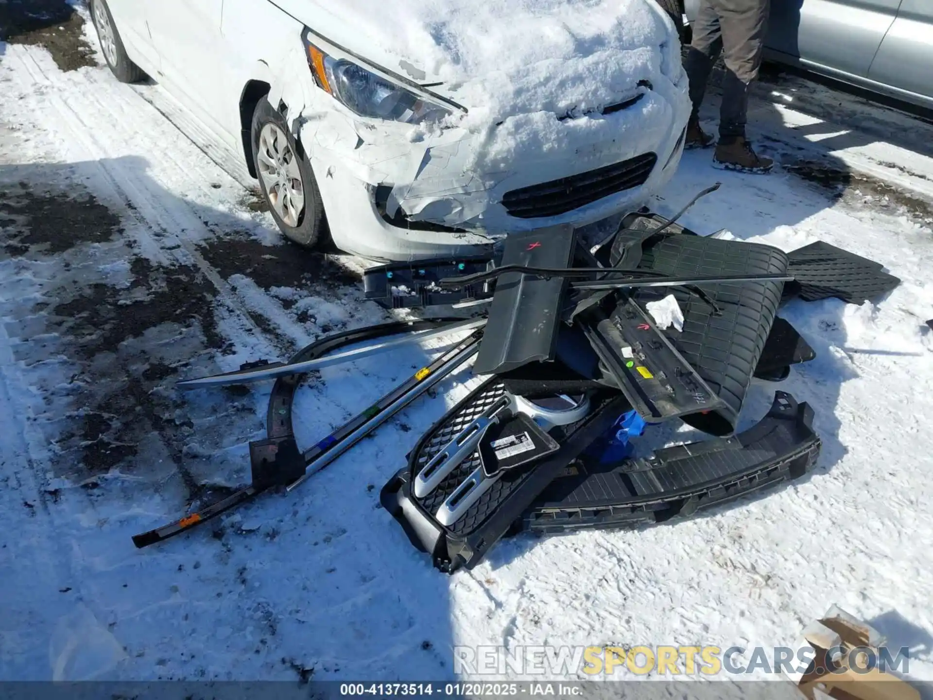 12 Photograph of a damaged car W1N4M4HB1MW090726 MERCEDES-BENZ GLB 250 2021