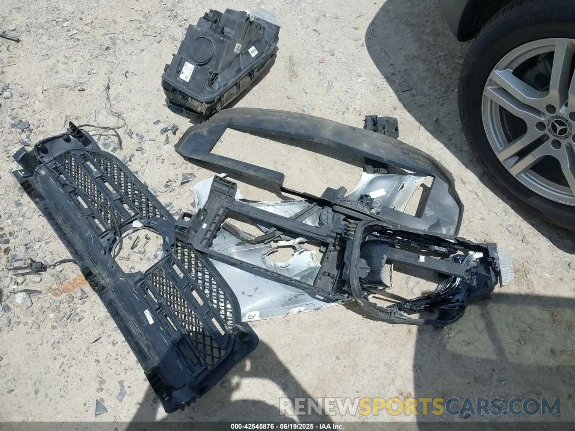 12 Photograph of a damaged car W1N4M4HB2MW091173 MERCEDES-BENZ GLB 250 2021