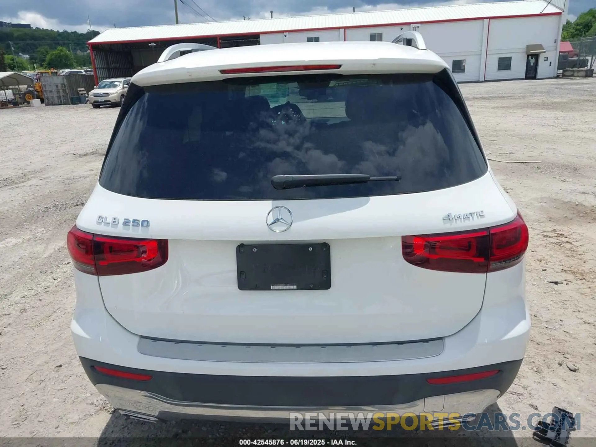 17 Photograph of a damaged car W1N4M4HB2MW091173 MERCEDES-BENZ GLB 250 2021