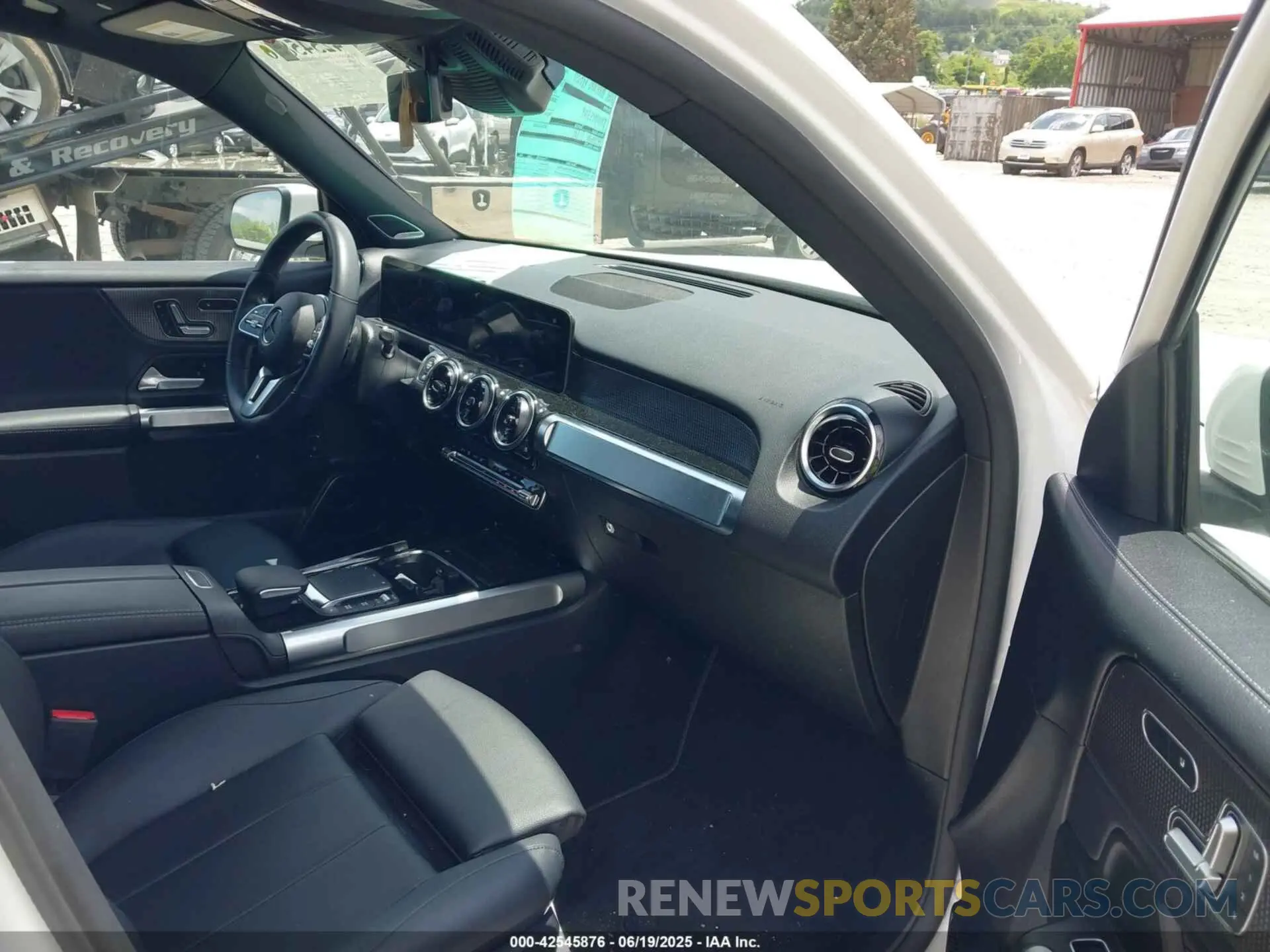 5 Photograph of a damaged car W1N4M4HB2MW091173 MERCEDES-BENZ GLB 250 2021