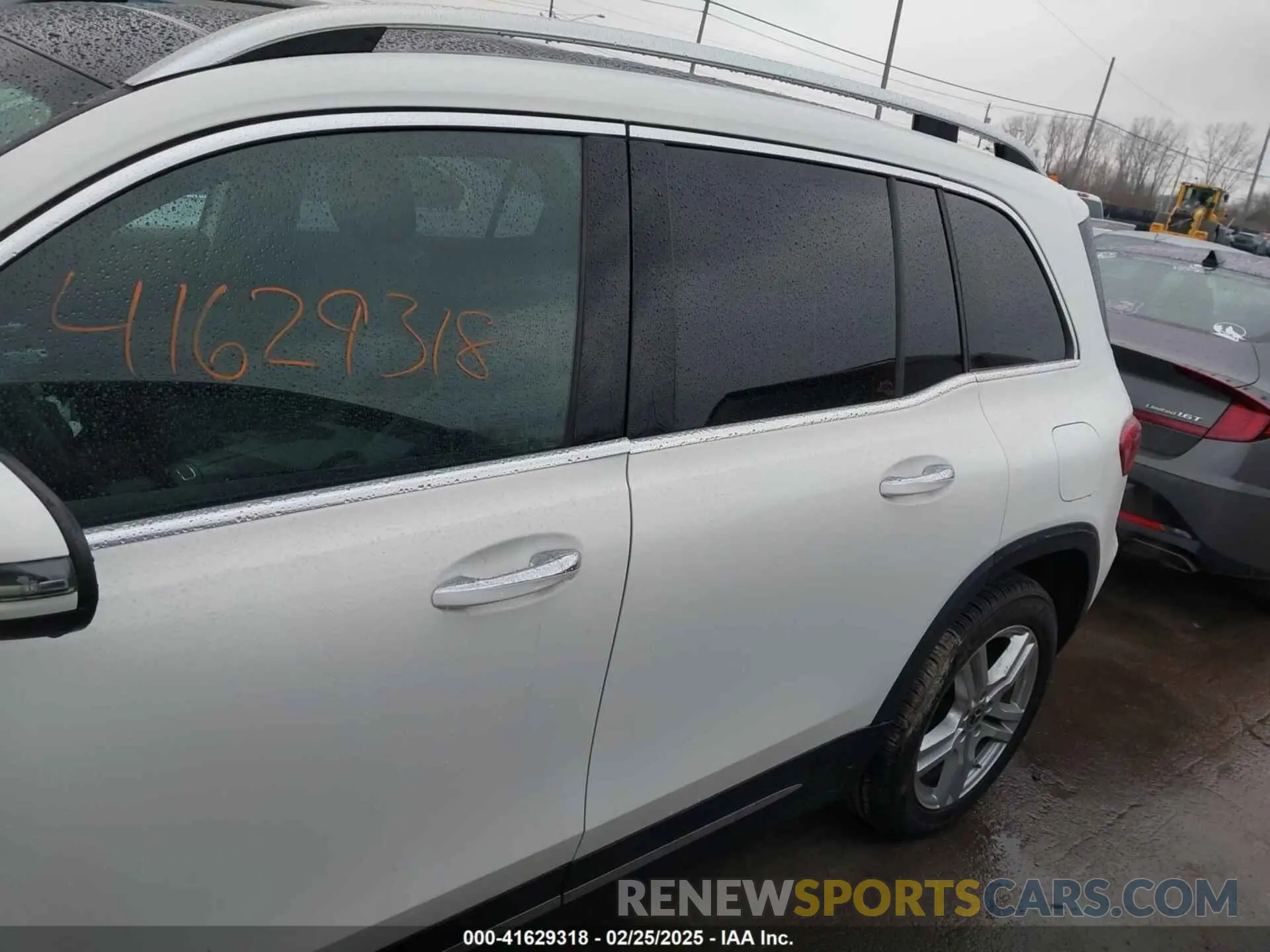 14 Photograph of a damaged car W1N4M4HB2MW104634 MERCEDES-BENZ GLB 250 2021