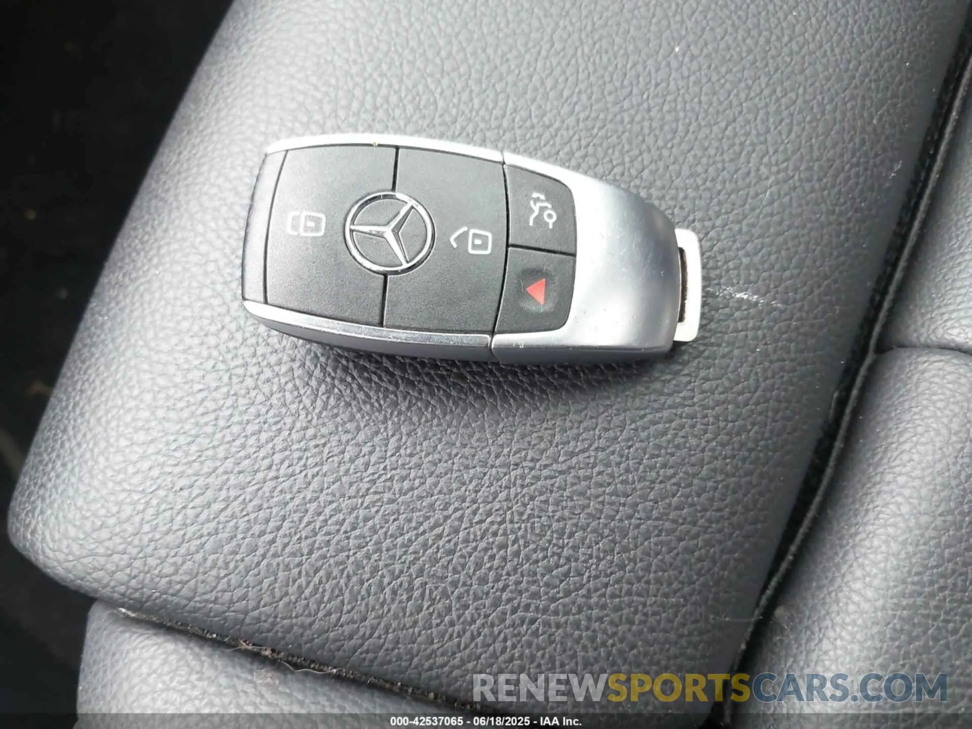11 Photograph of a damaged car W1N4M4HB2MW107596 MERCEDES-BENZ GLB 250 2021