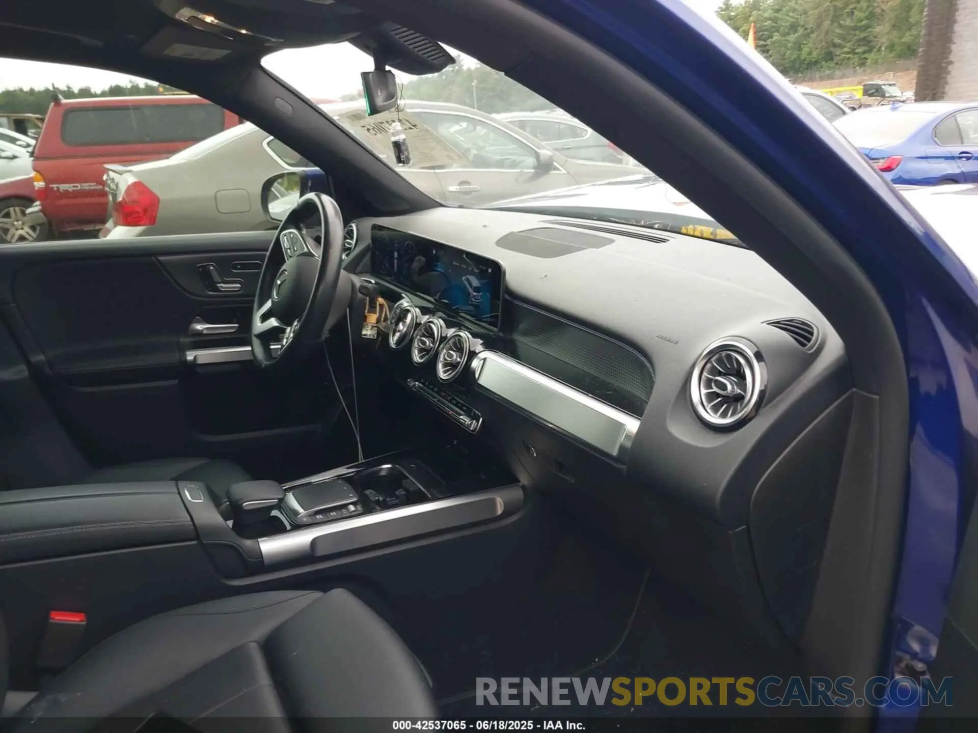 5 Photograph of a damaged car W1N4M4HB2MW107596 MERCEDES-BENZ GLB 250 2021