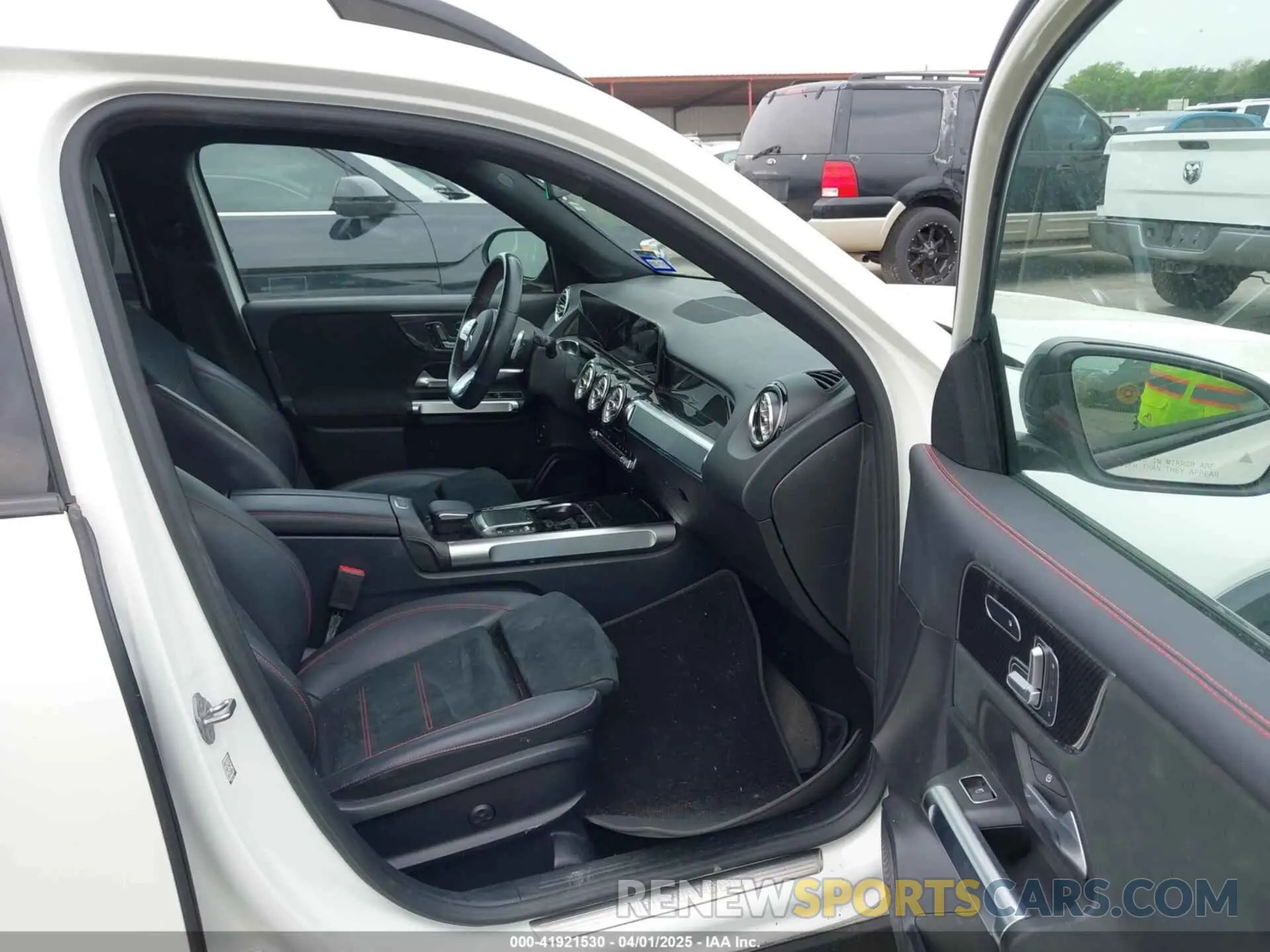 5 Photograph of a damaged car W1N4M4HB2MW107680 MERCEDES-BENZ GLB 250 2021