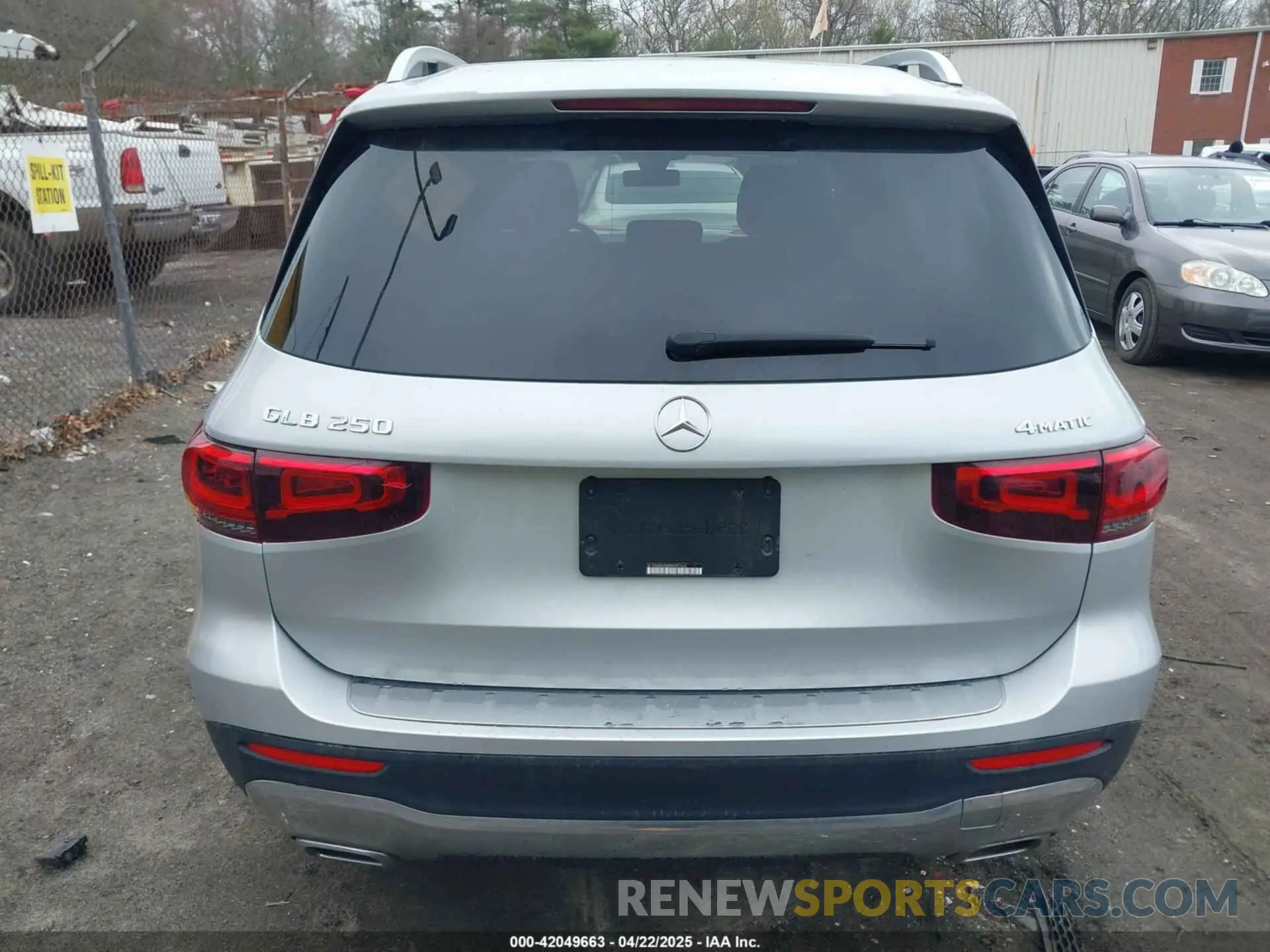 17 Photograph of a damaged car W1N4M4HB4MW087643 MERCEDES-BENZ GLB 250 2021