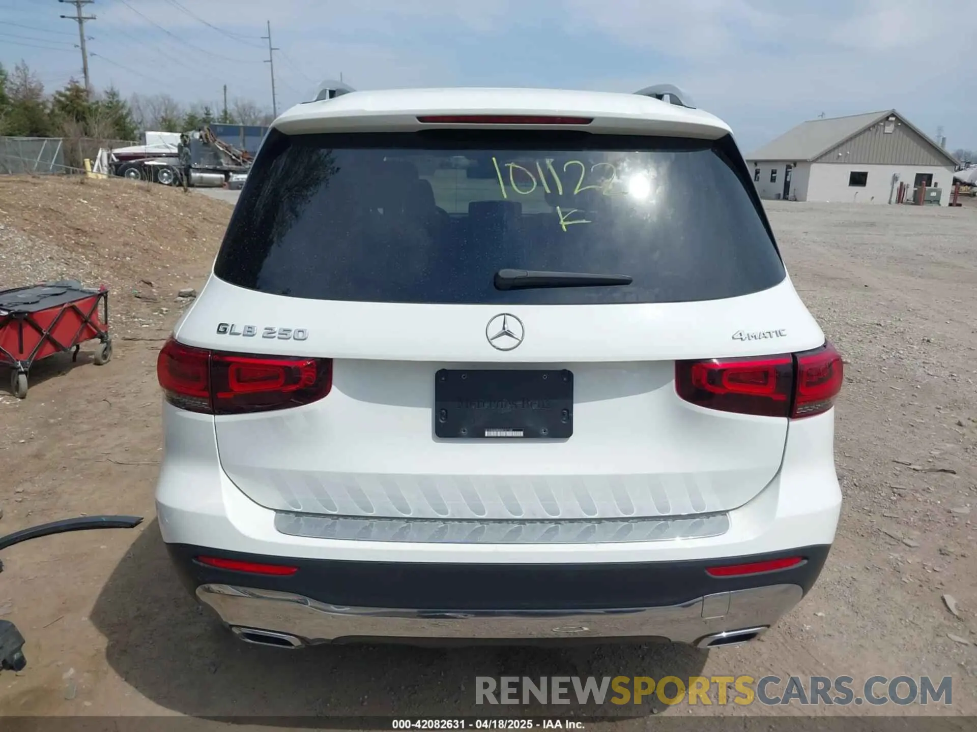 17 Photograph of a damaged car W1N4M4HB4MW101122 MERCEDES-BENZ GLB 250 2021