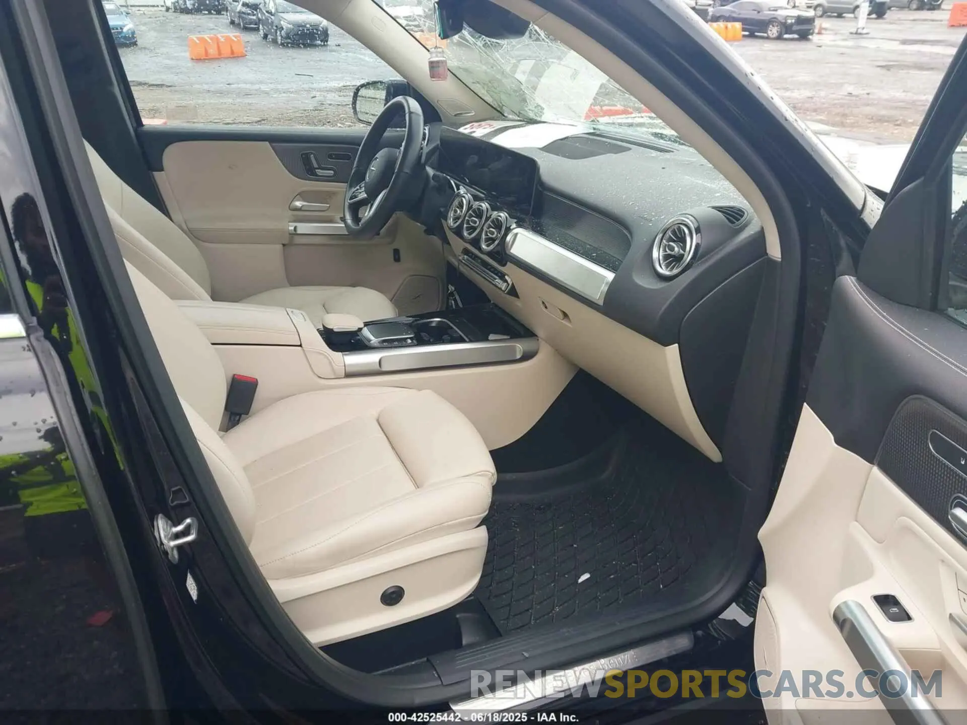 5 Photograph of a damaged car W1N4M4HB5MW161619 MERCEDES-BENZ GLB 250 2021