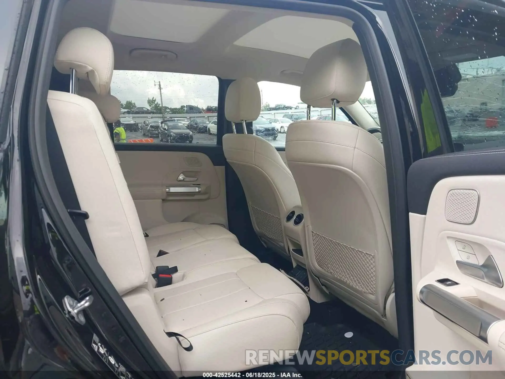 8 Photograph of a damaged car W1N4M4HB5MW161619 MERCEDES-BENZ GLB 250 2021